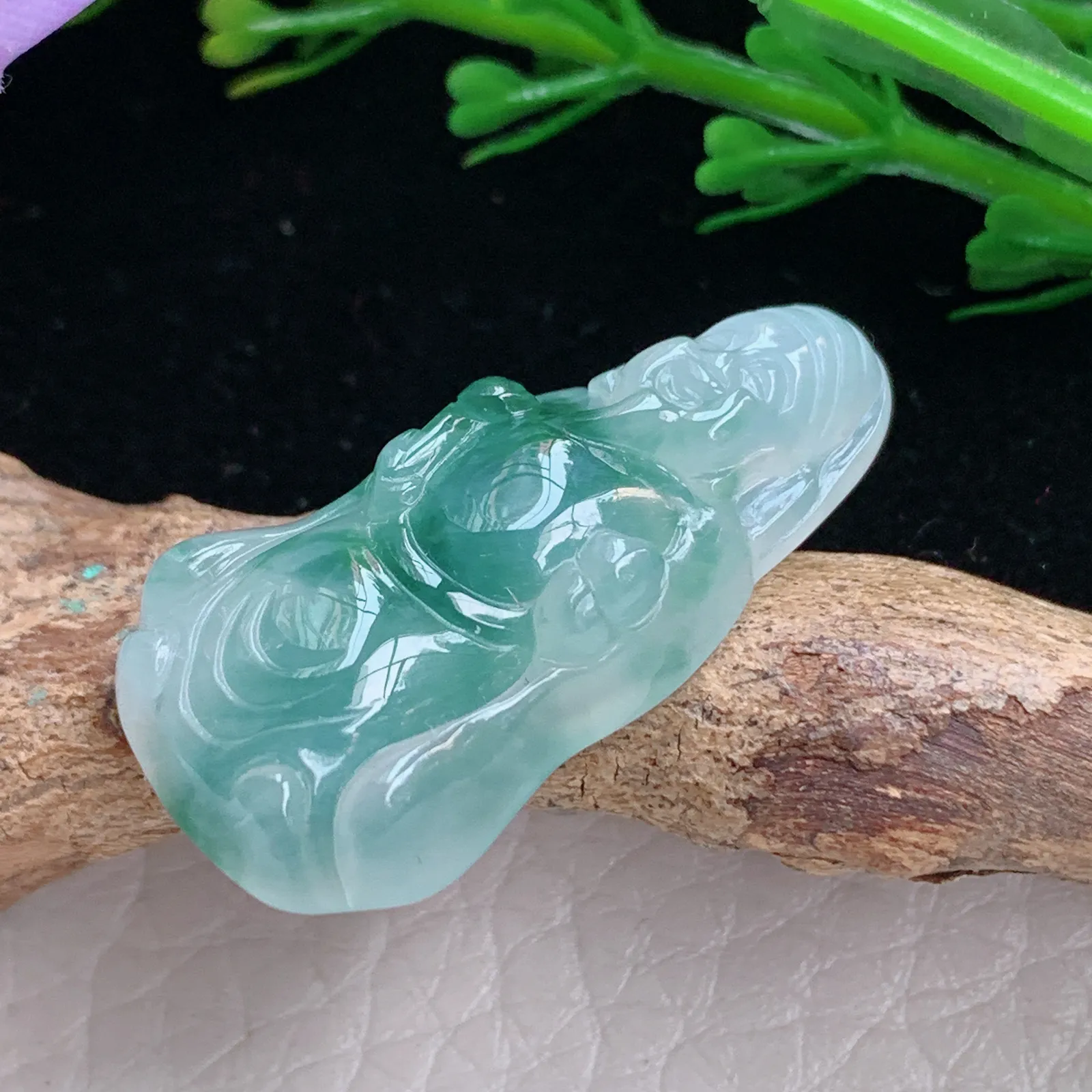 gp自然光30.9*15.7*6天然缅甸翡翠冰胶飘花立体财神爷 财爷玉吊坠