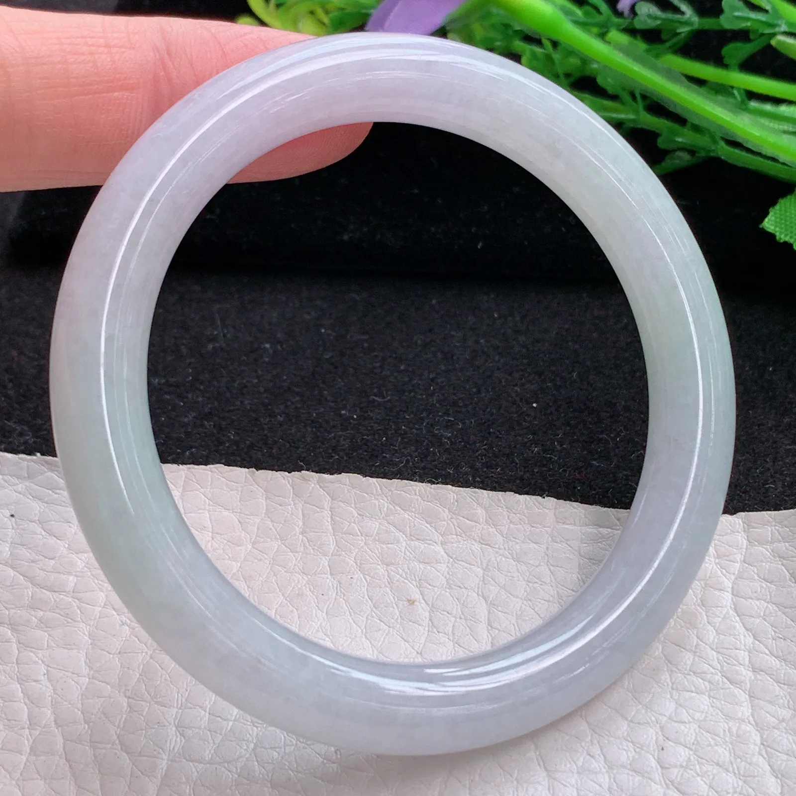 n自然光54*8.5*8.7叮当镯 缅甸翡翠a货玉手镯淡雅圆条玉手环