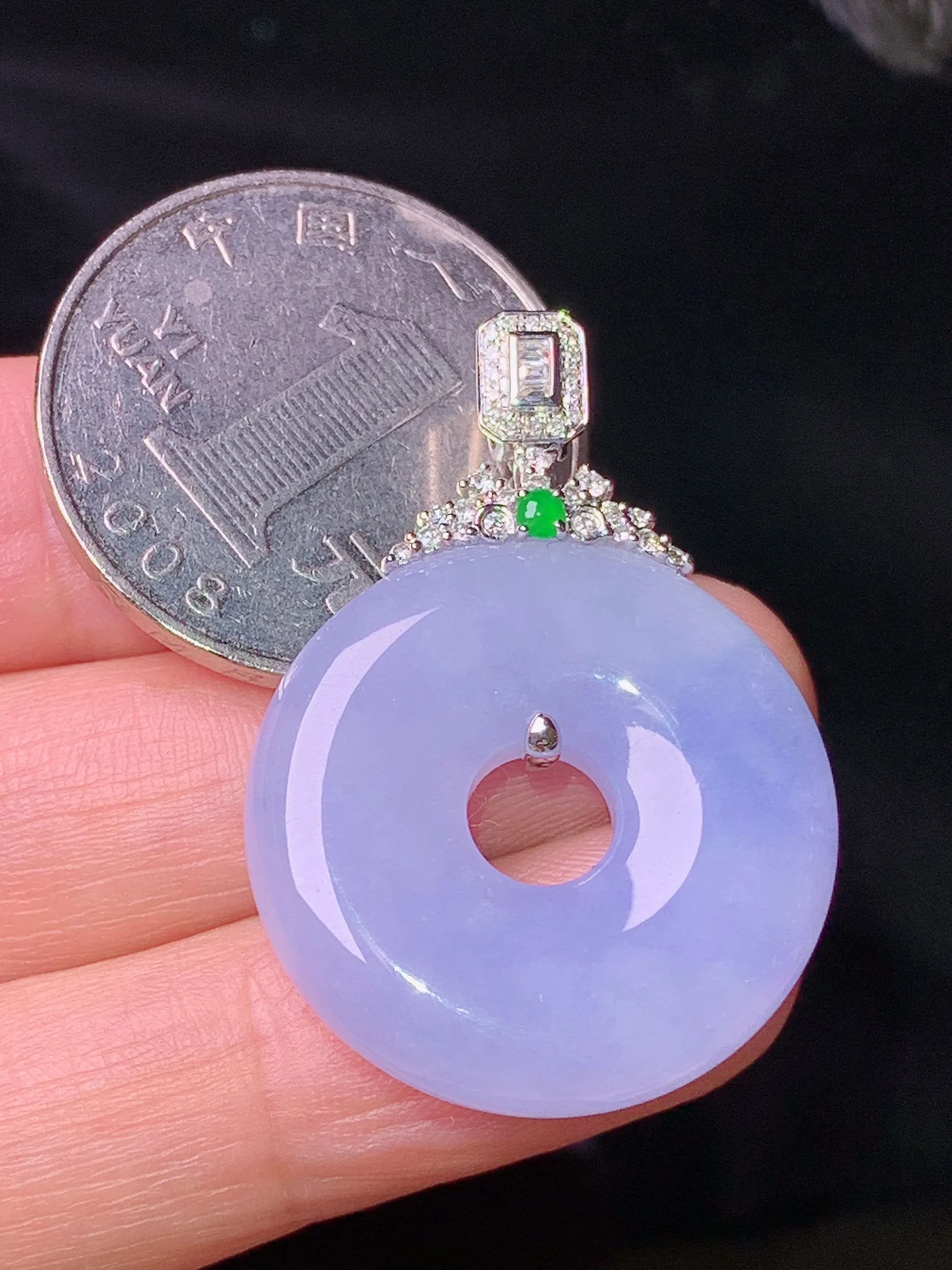 18k金钻镶嵌紫罗兰平安环吊坠 玉质细腻 色泽清新艳丽 整体尺寸35*24.6*6