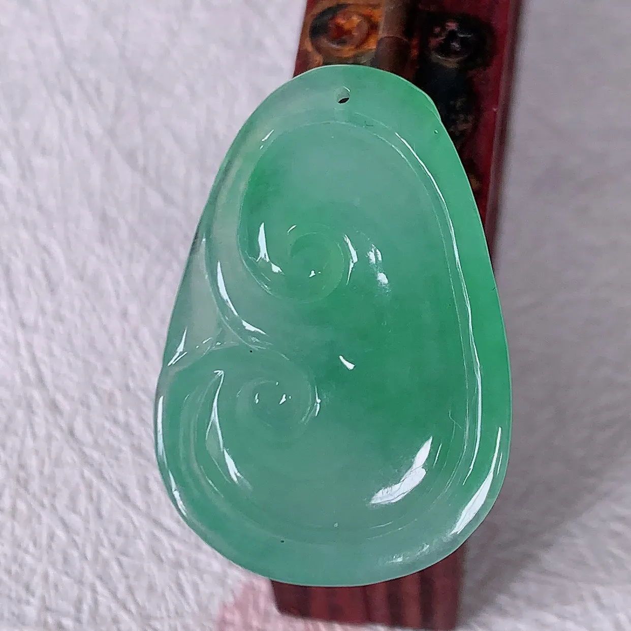 自然光实拍，冰种飘绿如意吊坠，翡翠如意，上身效果非常美，饱满大气，工艺美，万事如意，如意一生 #57.29