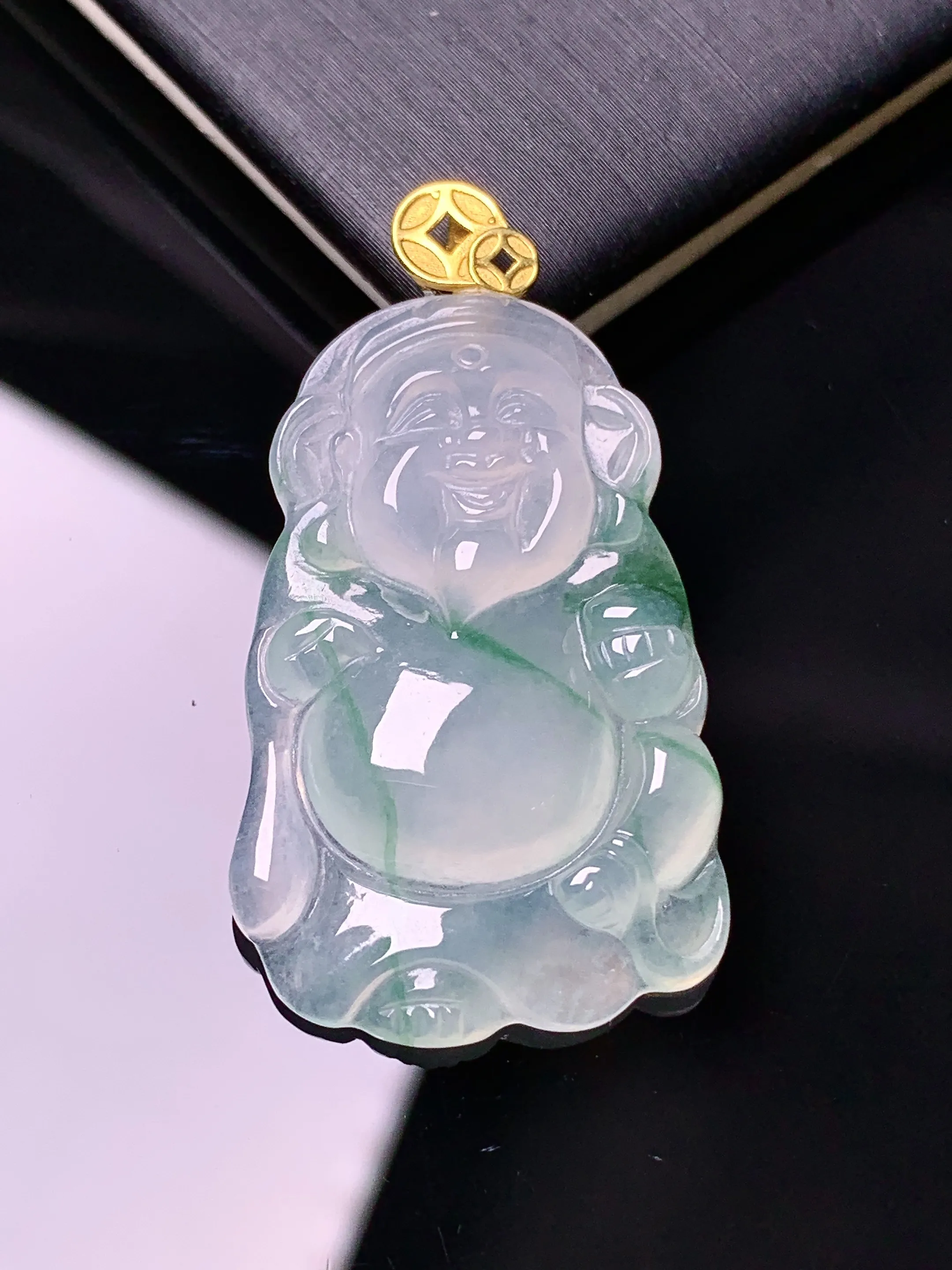 18k金镶嵌飘绿财神吊坠 玉质细腻 色泽清新艳丽  整体尺寸38.5*21.5*4.7