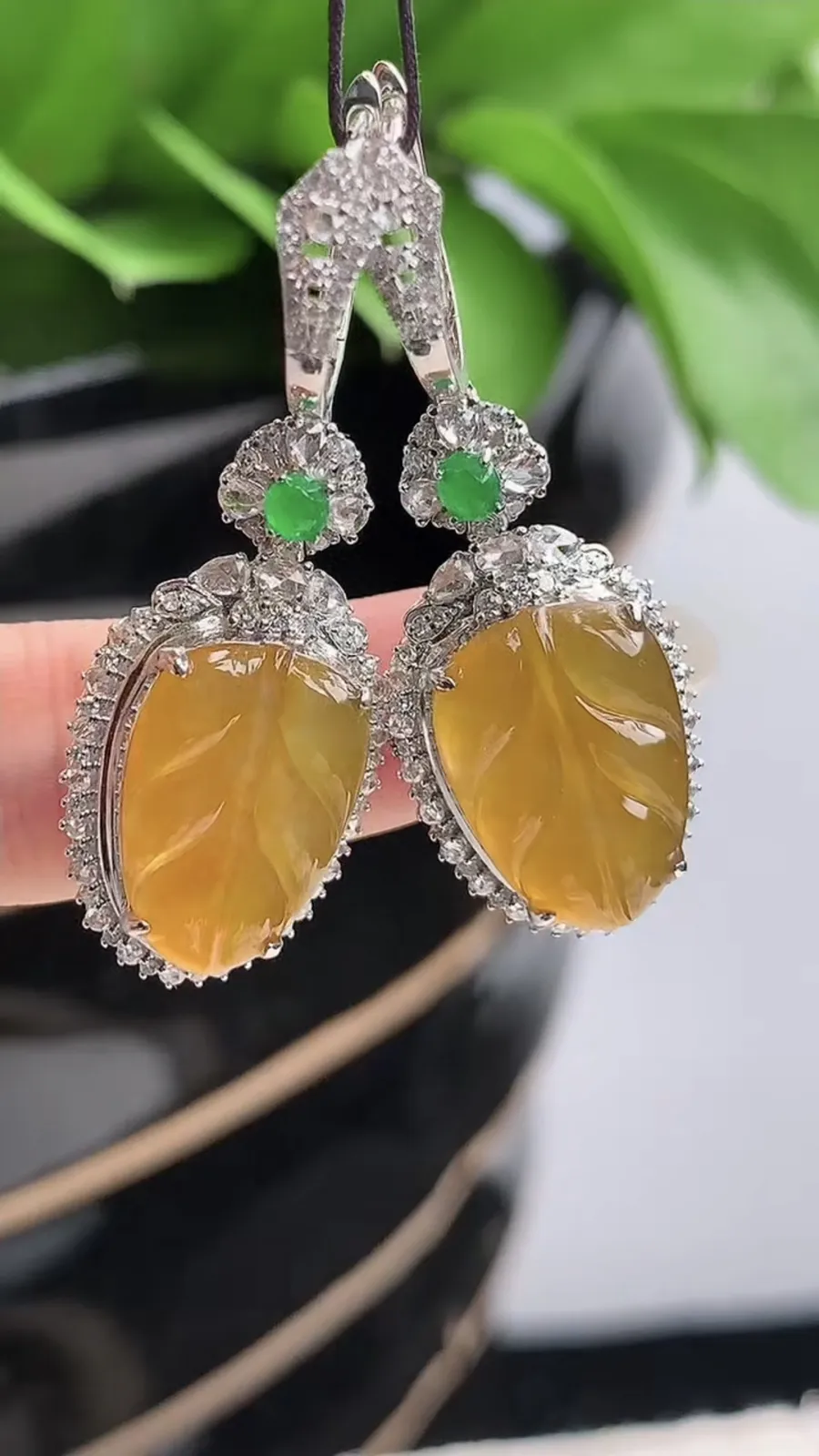 a货翡翠老坑冰种18K金伴钻镶嵌黄翡叶子金枝玉叶耳坠 尺寸16×11×8.6mm 重量8.35g 1202