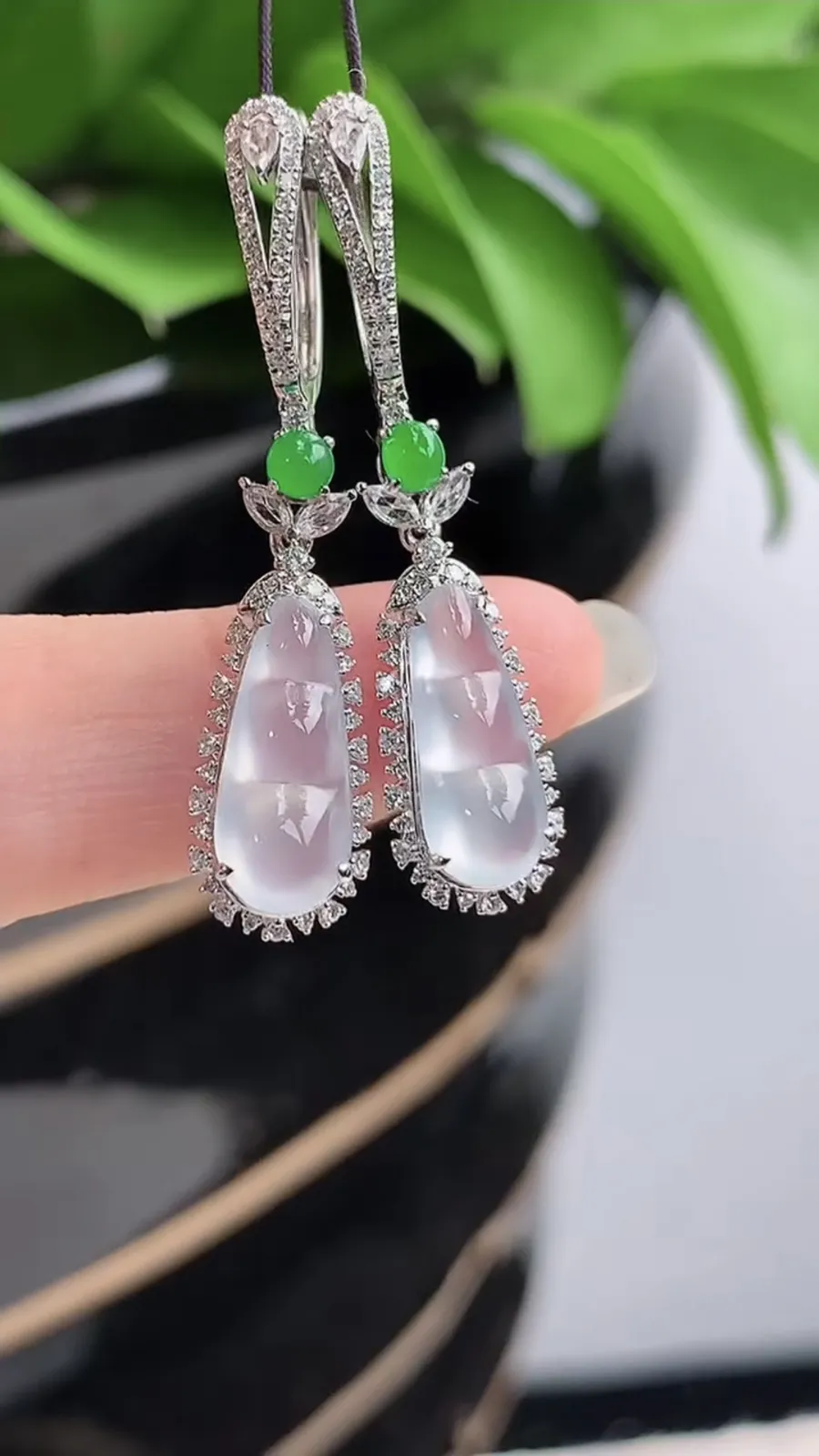 a货翡翠老坑冰种18K金伴钻镶嵌白月光四季豆福豆平安豆耳坠 尺寸13.5×5.7×5.8mm 重量3.55g 1201