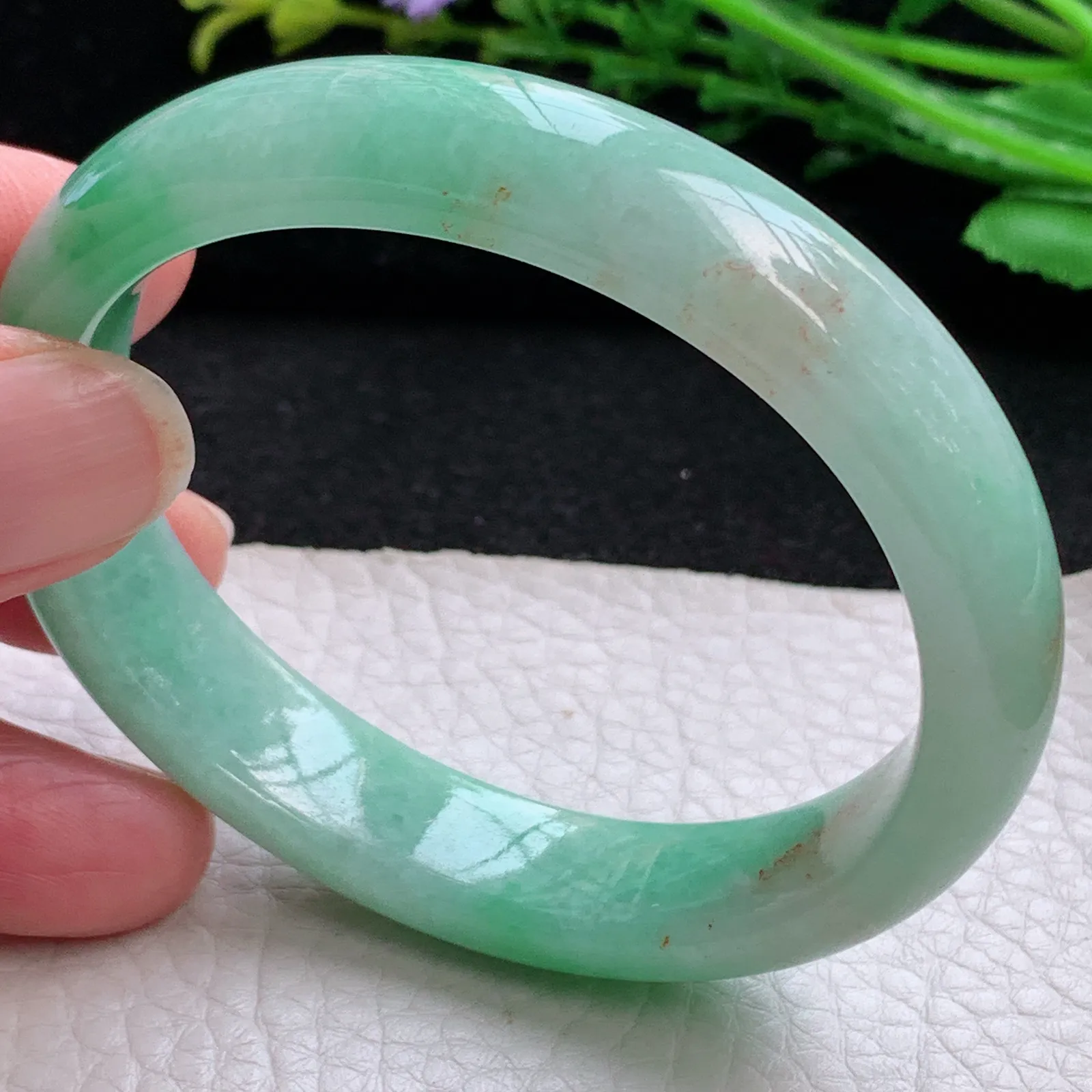 n自然光55*49*12.5*7贵妃镯 缅甸翡翠a货玉手镯三彩宽边玉手环