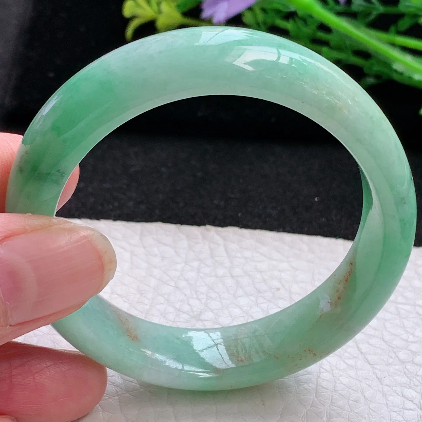 n自然光55*49*12.5*7贵妃镯 缅甸翡翠a货玉手镯三彩宽边玉手环