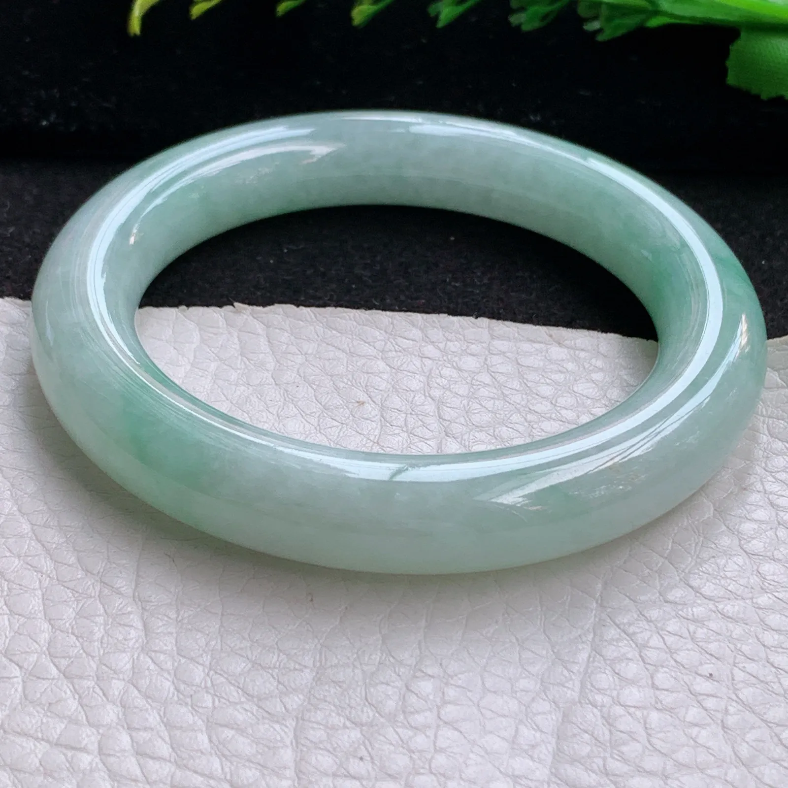 n自然光56.5*11.2*11.3胖圆镯 缅甸翡翠a货玉手镯清新圆条玉手环