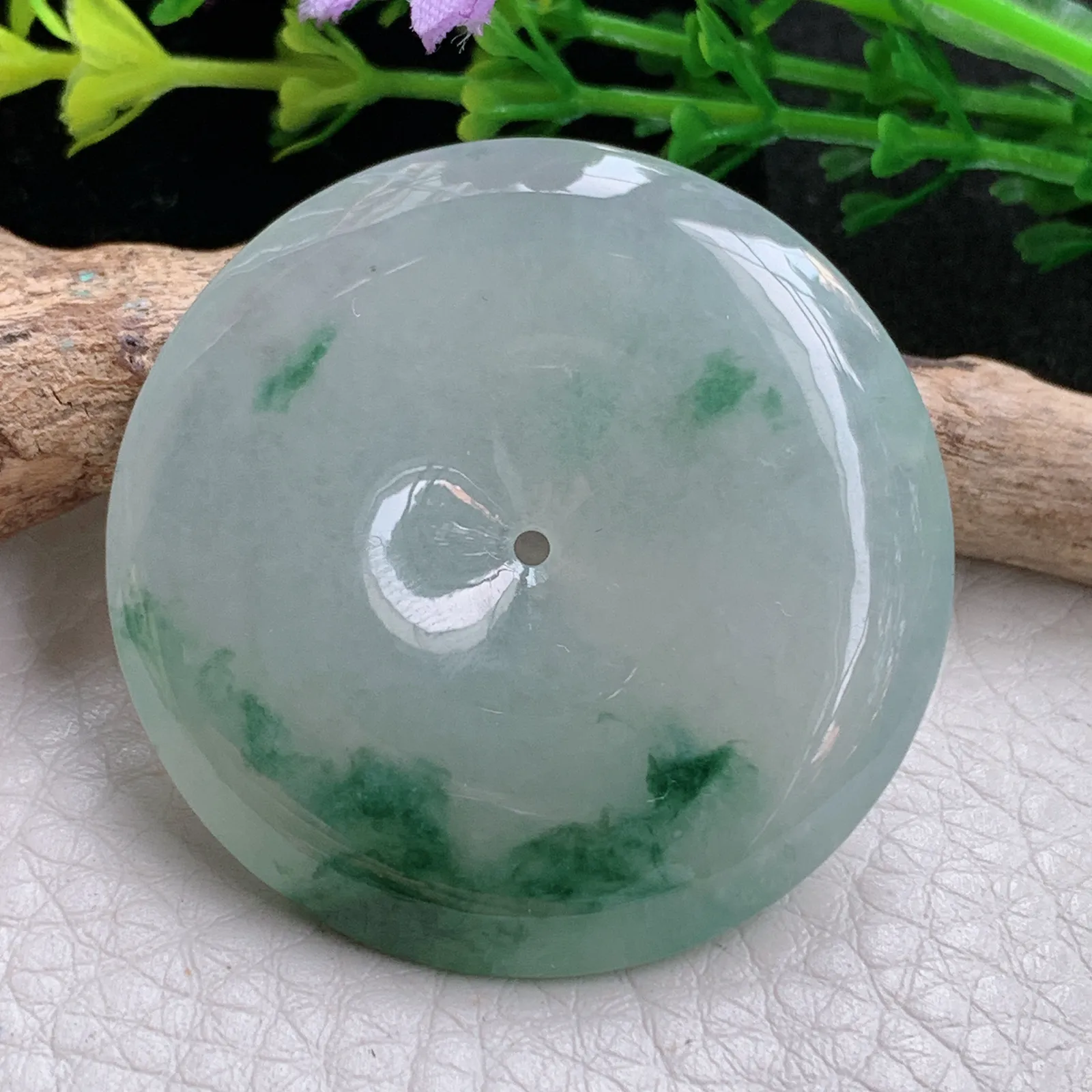 gp自然光39.8*6.5天然缅甸翡翠冰胶饱满飘花大平安扣 玉扣玉吊坠