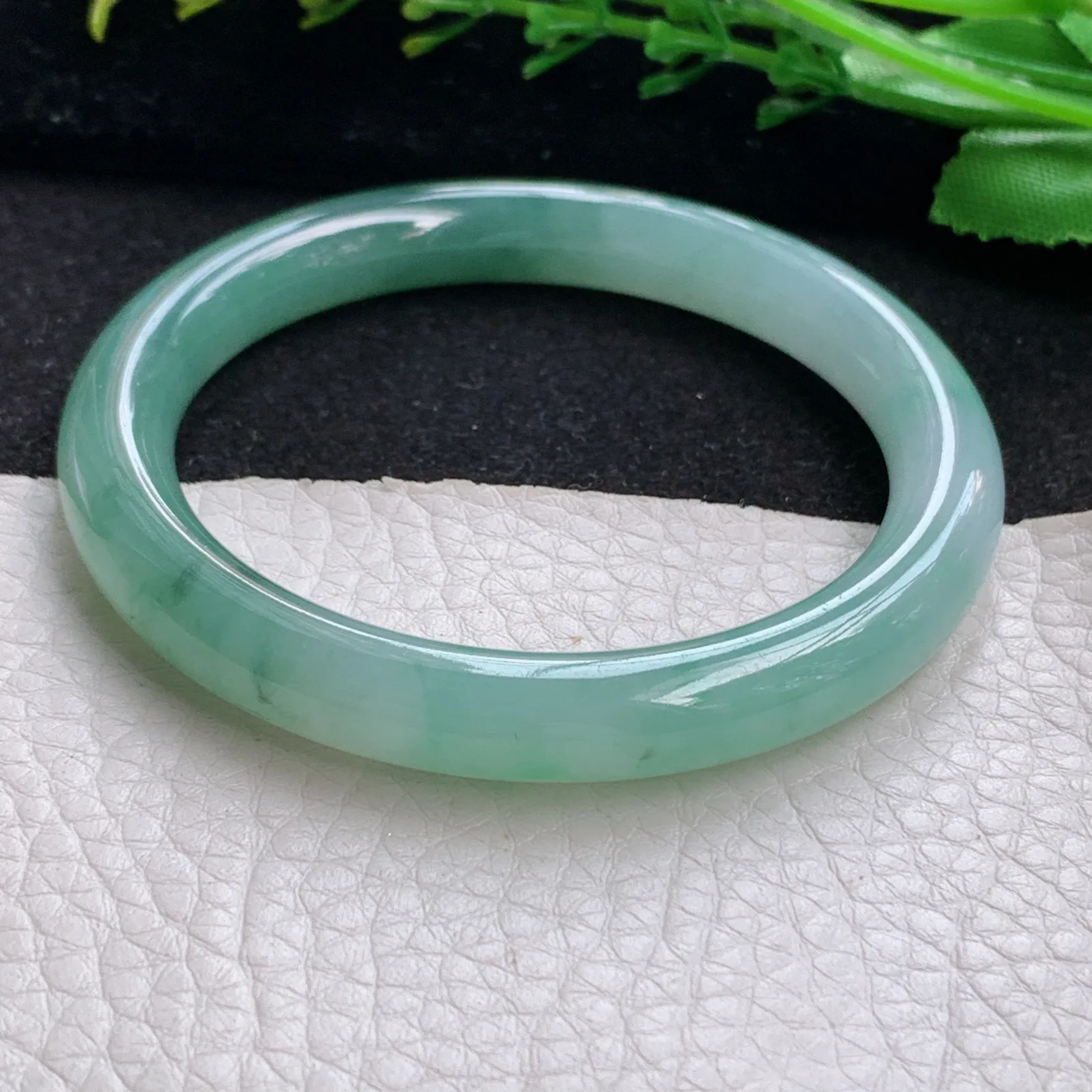 xo自然光53.8*8.5*8.3美人镯 缅甸翡翠a货玉手镯冰胶秀美圆条玉手环 叮当