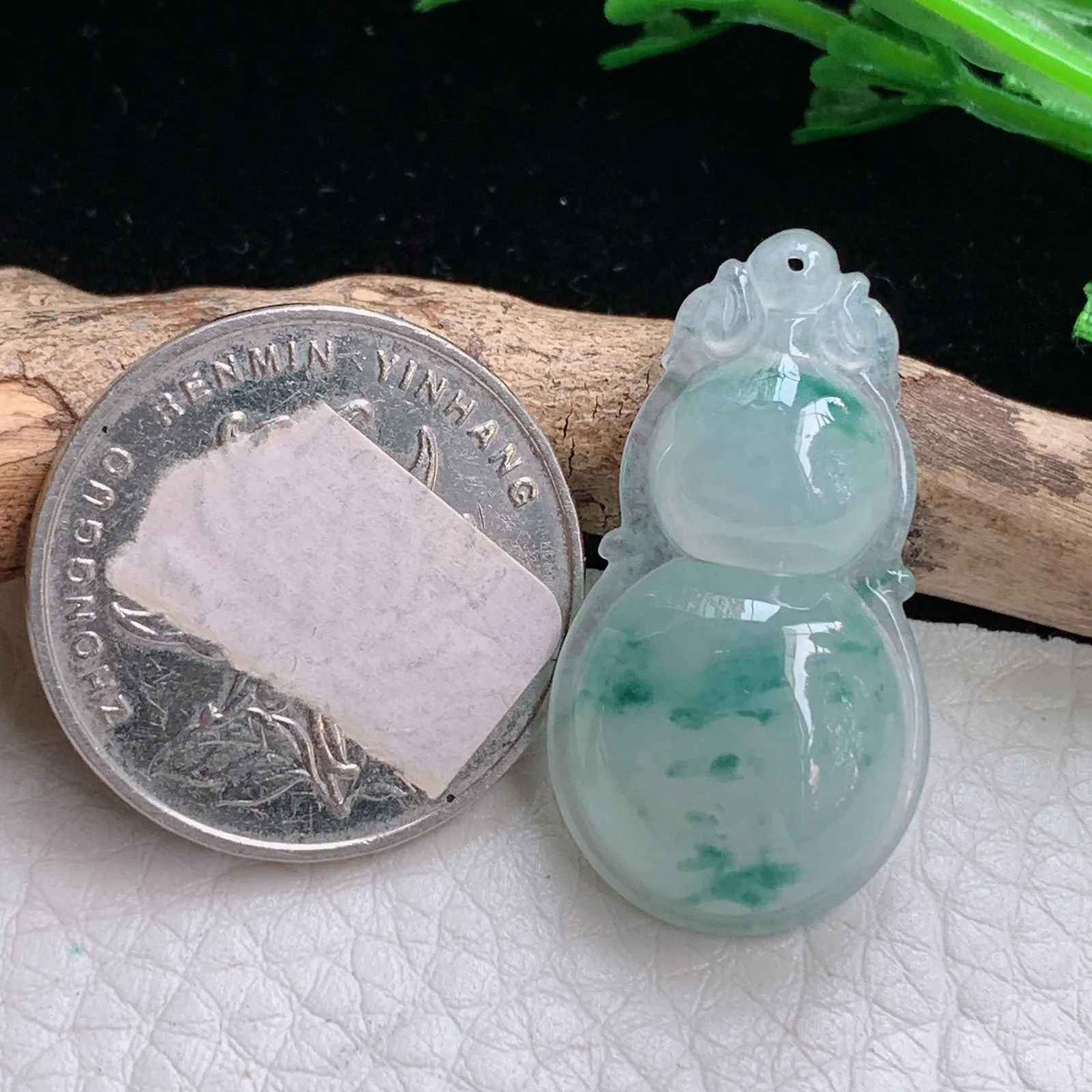 gp自然光26.6*14*6.2天然缅甸翡翠冰胶饱满飘花葫芦 玉葫芦玉吊坠