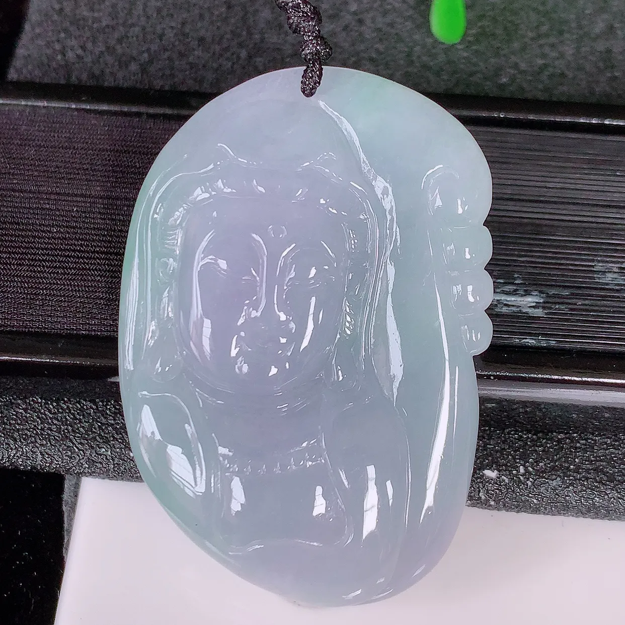 自然光实拍，冰润紫罗兰翡翠观音菩萨吊坠，赐福观音，玉润通透，慈祥端庄！#41.29