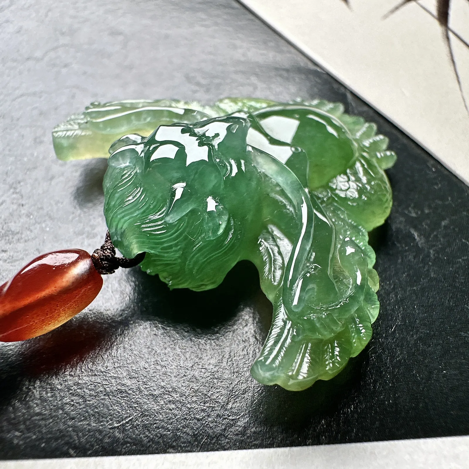 【冰种晴绿迦楼罗吊坠】精品，质地细腻，通透度上佳，冰感十足，适合佩戴。