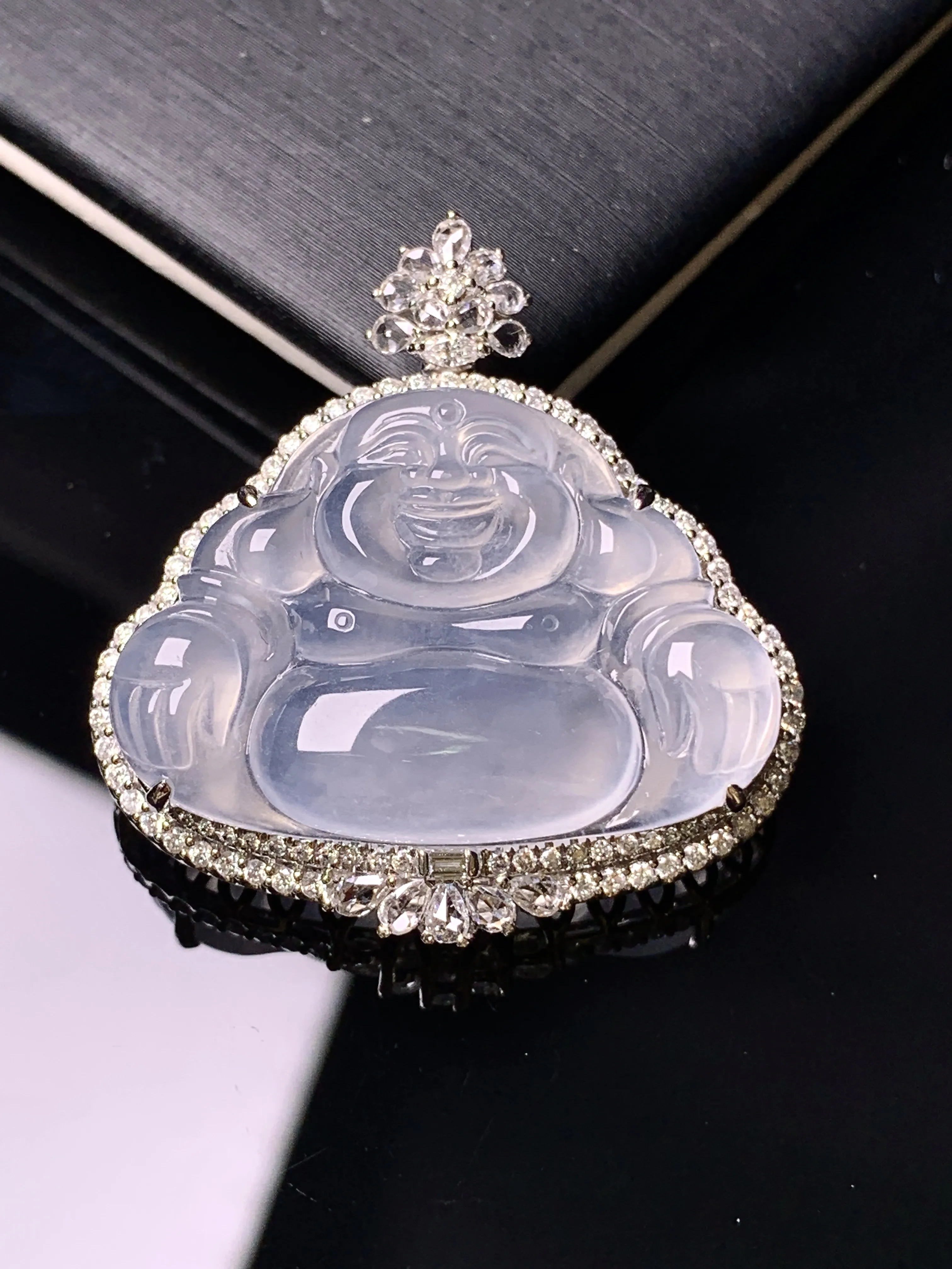 18k金钻镶嵌冰种佛公吊坠 玉质细腻 色泽清新艳丽  整体尺寸33*31.8*9.2