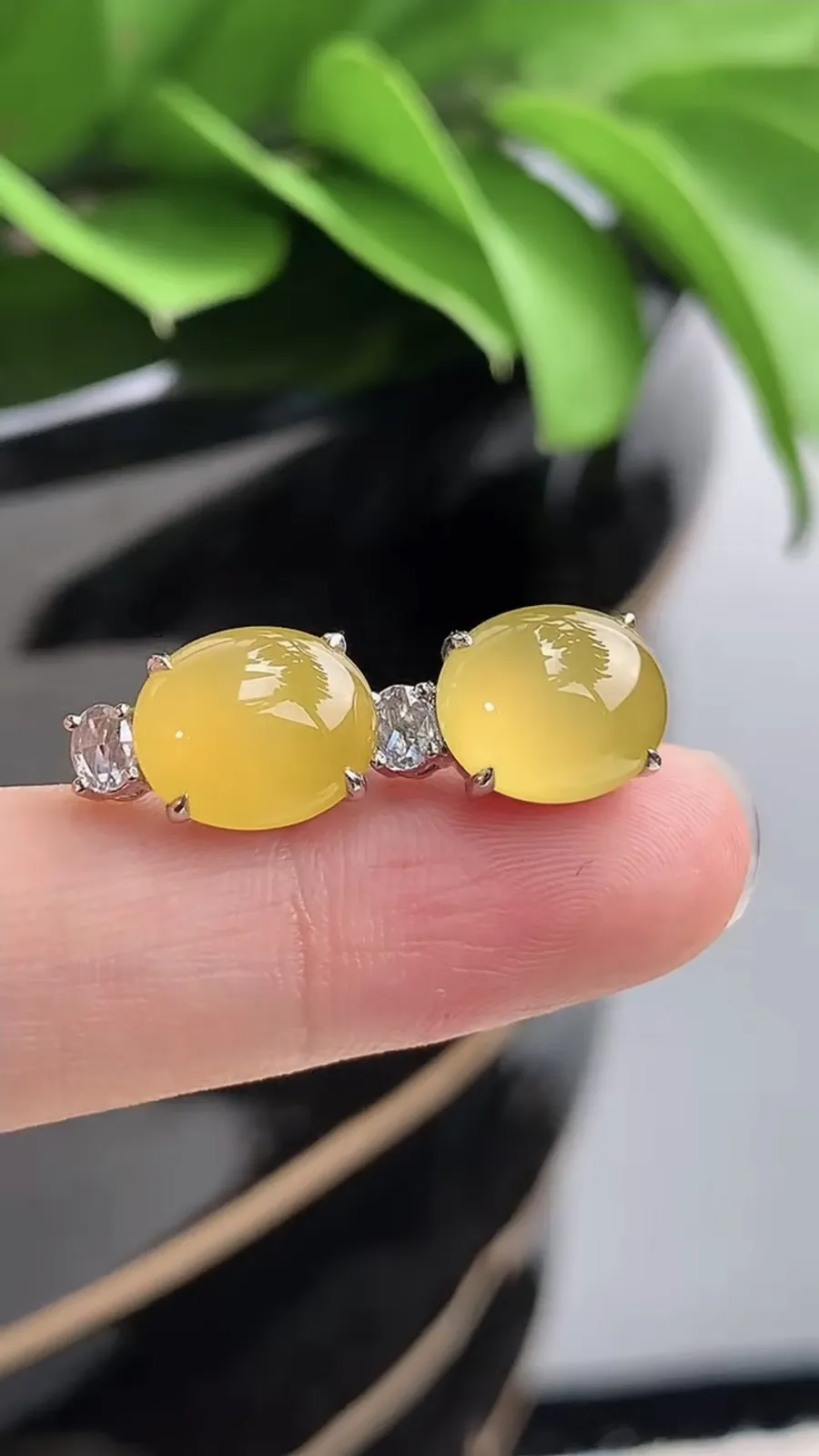 a货翡翠老坑冰种18K金伴钻镶嵌黄翡蛋面耳坠 尺寸10×8mm 重量4.40g 1201