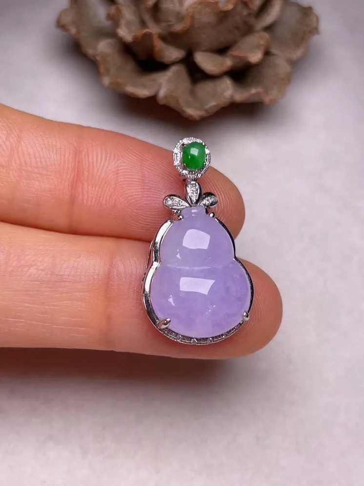 冰糯种紫罗兰葫芦吊坠、真金真钻镶嵌，种水好，玉质细腻 .裸石尺寸 16.0*12.6