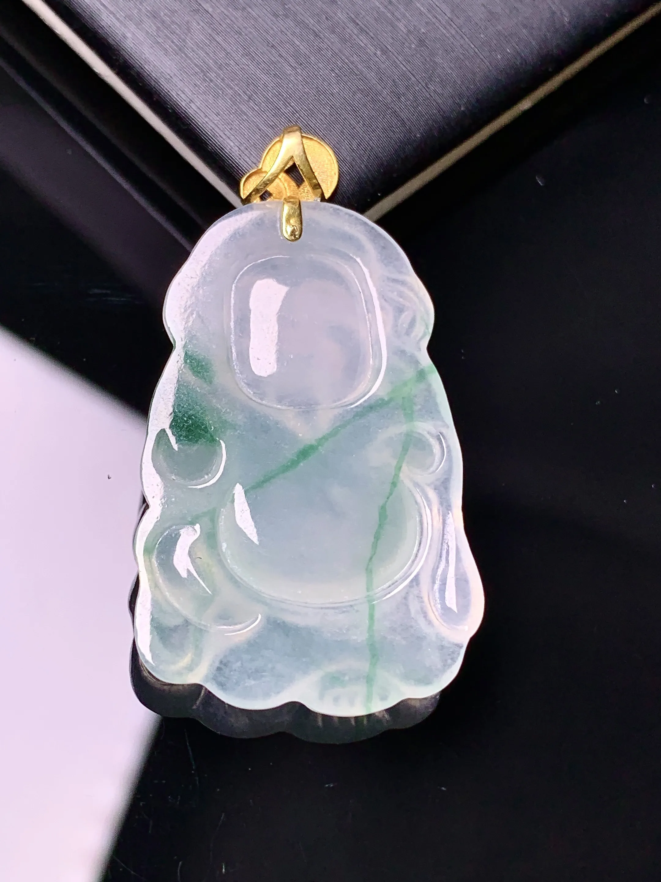 18k金镶嵌飘绿财神吊坠 玉质细腻 色泽清新艳丽  整体尺寸38.5*21.5*4.7