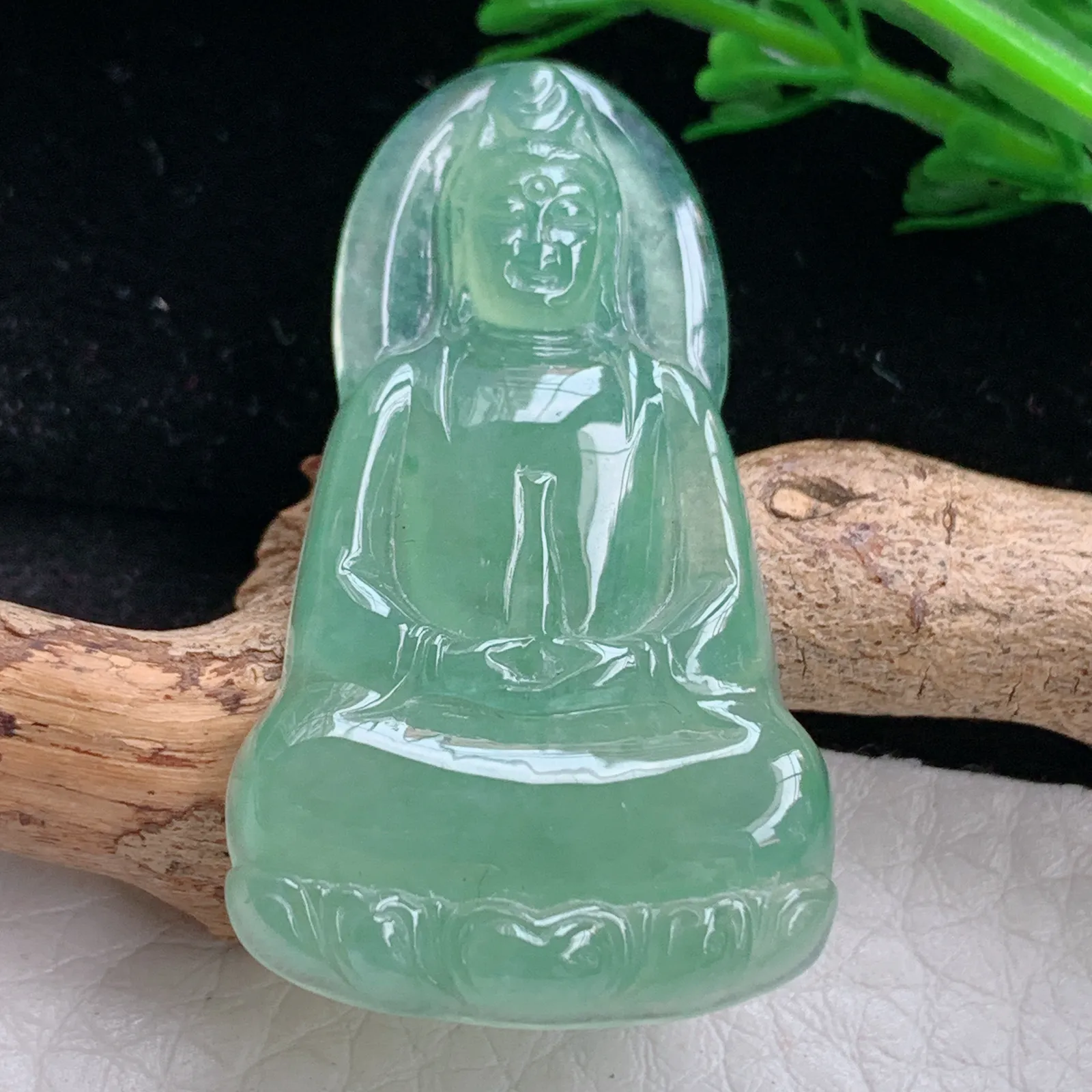 gp自然光41.6*23.6*4.6天然缅甸翡翠冰油绿玉扣素衣观音 玉观音玉吊坠