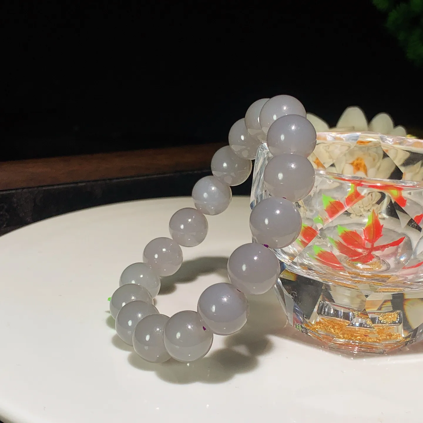 和田玉紫罗兰圆珠手串。单颗尺寸12！玉质细腻油润。手推出油。佩戴高端典雅。lt251201