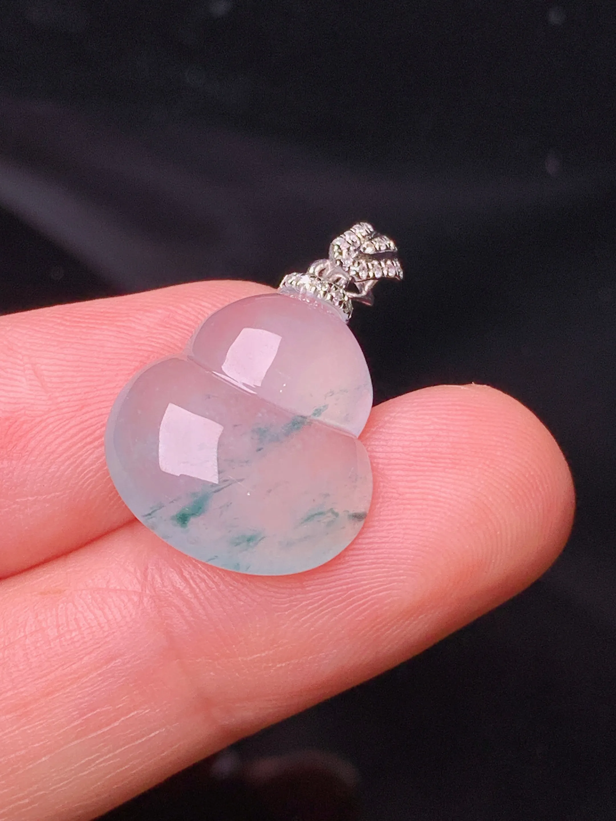 18k金钻镶嵌冰种葫芦吊坠 玉质细腻 色泽清新艳丽  整体尺寸23.3*15*4.7