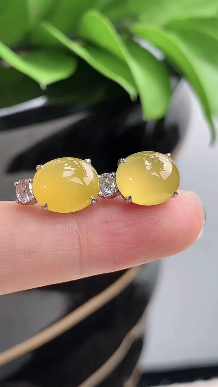 a货翡翠老坑冰种18K金伴钻镶嵌黄翡蛋面耳坠 尺寸10×8mm 重量4.40g 1201