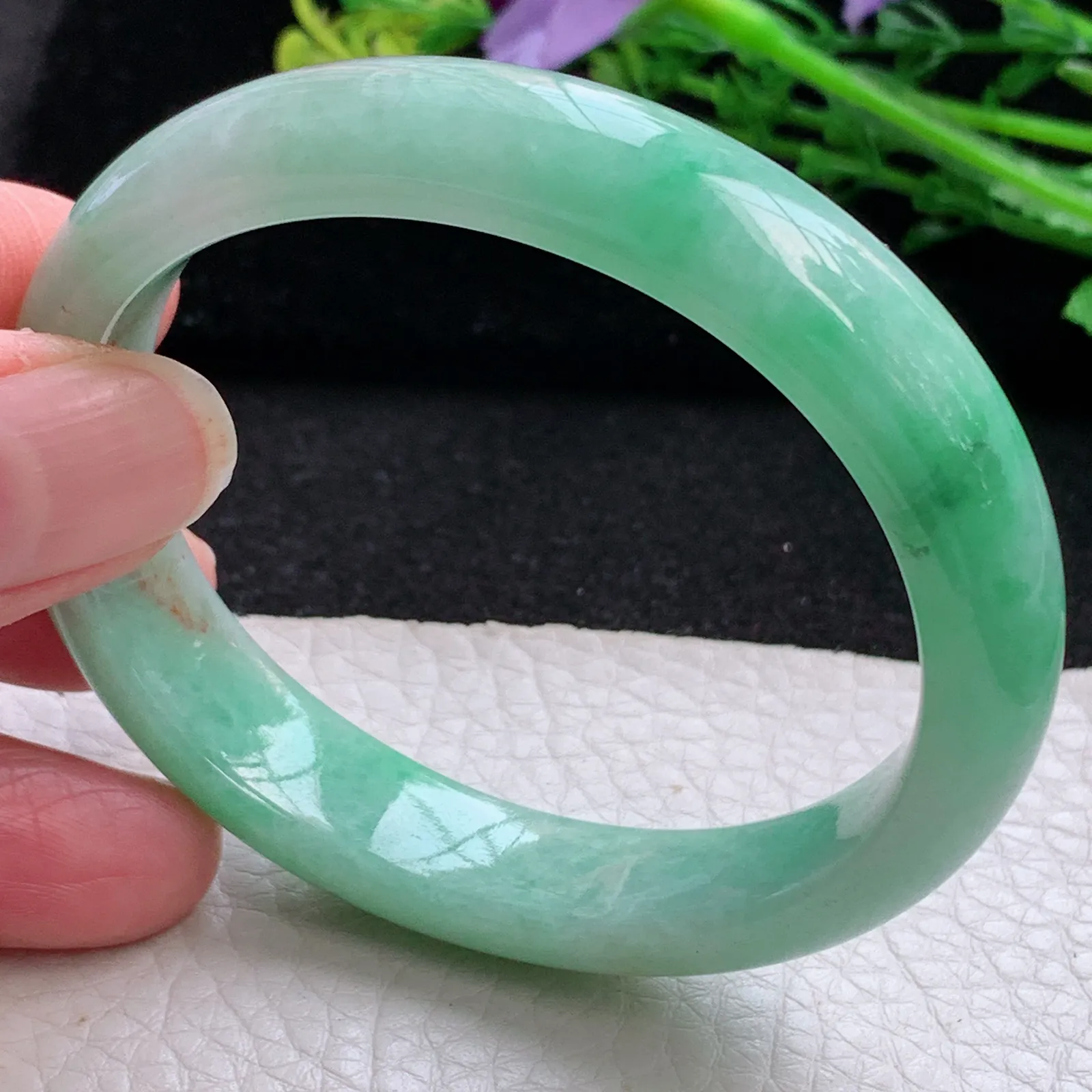 n自然光55*49*12.5*7贵妃镯 缅甸翡翠a货玉手镯三彩宽边玉手环