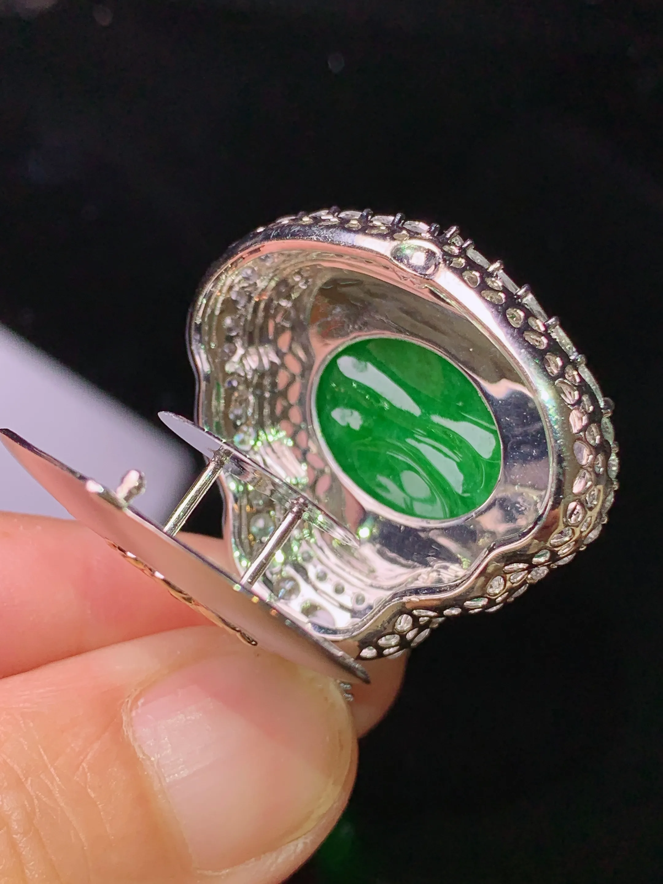 18k金钻镶嵌满绿佛公吊坠 玉质细腻 色泽清新艳丽  整体尺寸35.6*29.8*13.2