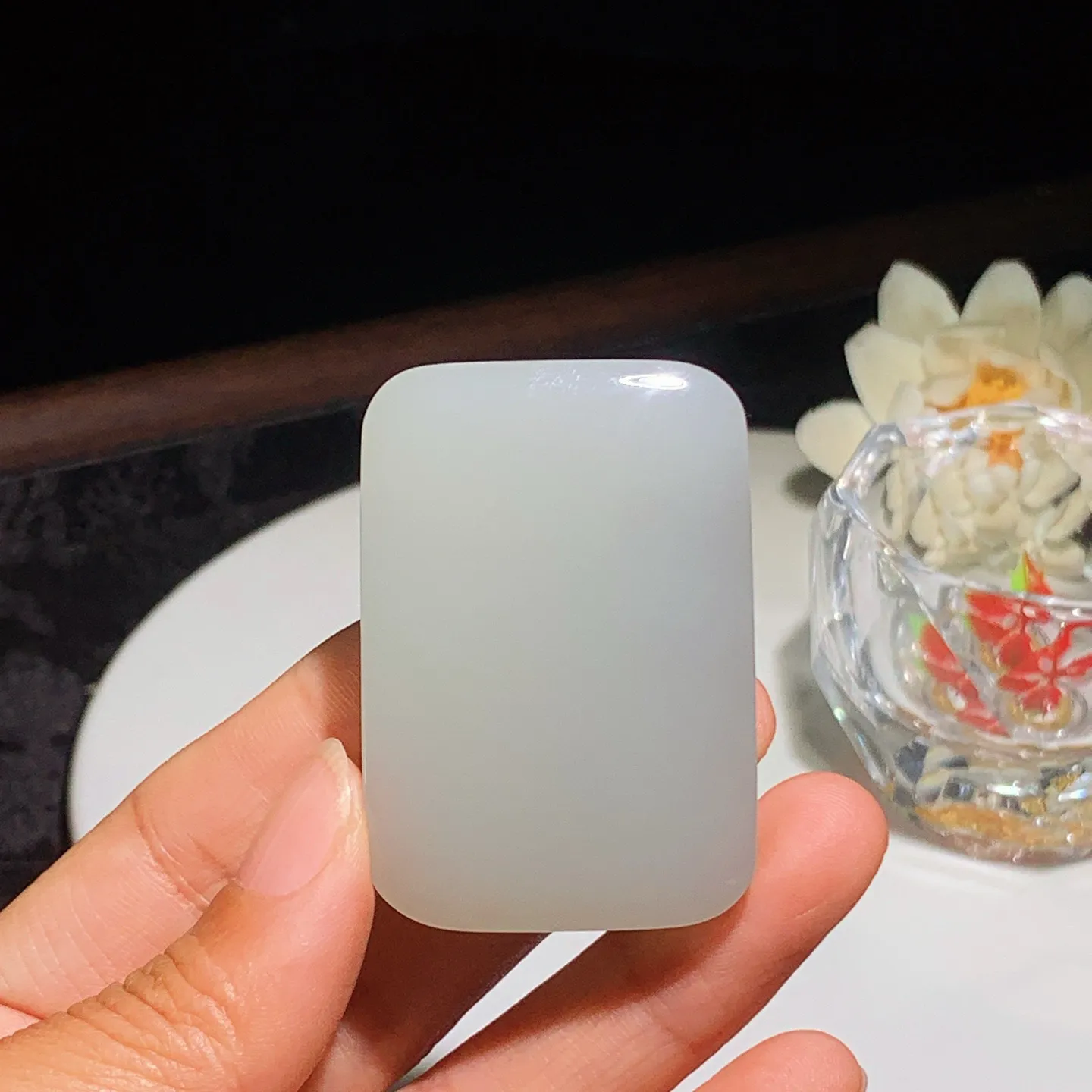 和田玉紫罗兰平安无事牌挂件。尺寸51/35/13重57克。玉质细腻油润。手推出油。佩戴高端典雅。lt251201