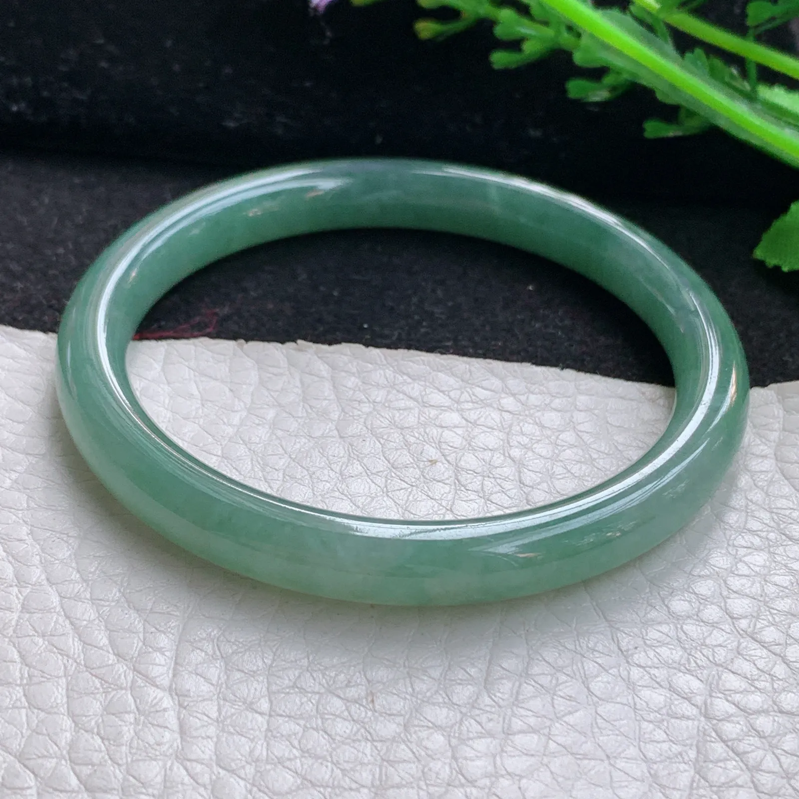 z自然光54.5*7.6*7.3叮当镯 缅甸翡翠a货玉手镯冰油绿圆条玉手环