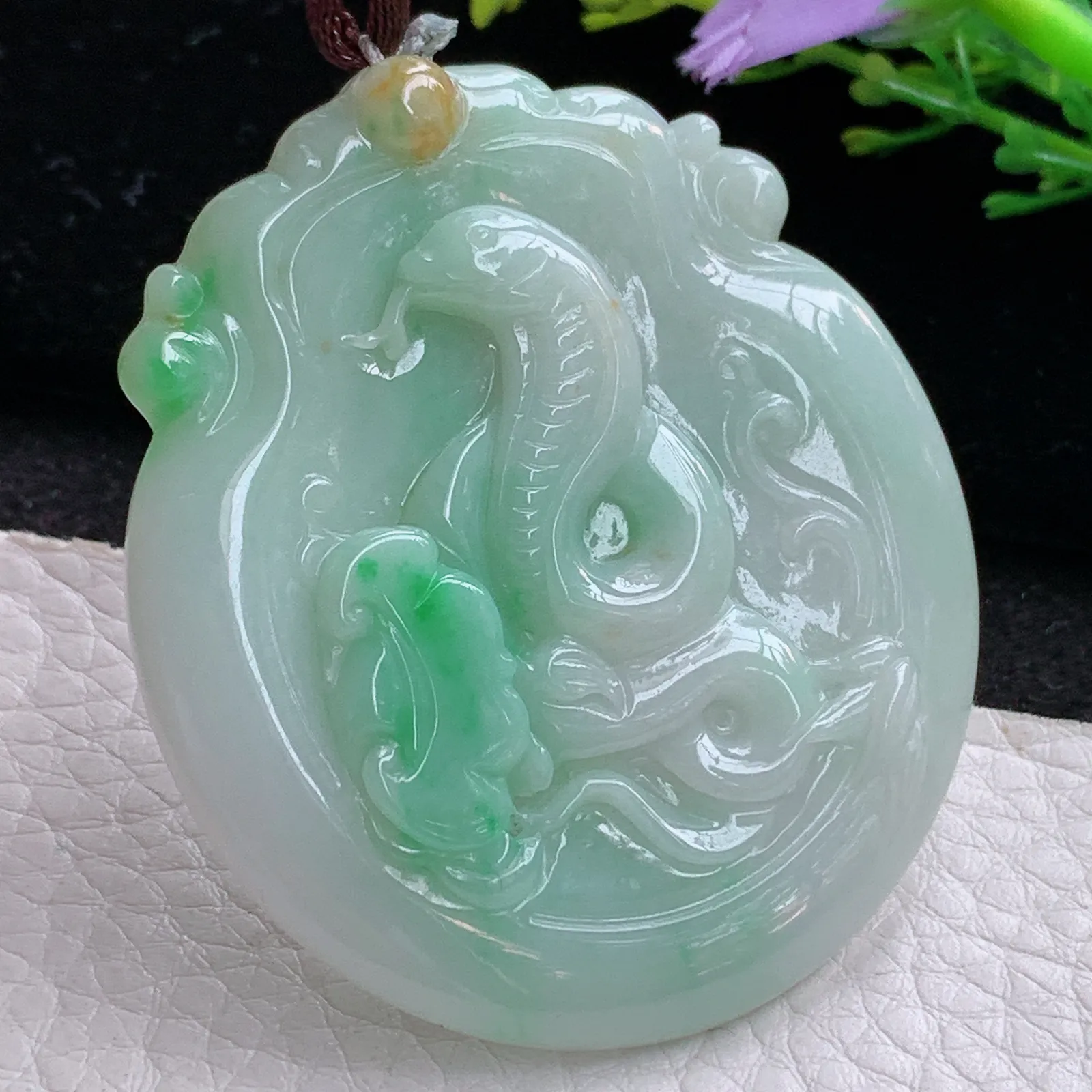 bg自然光54.5*47.6*6天然缅甸翡翠三彩腰缠万贯 生肖蛇玉吊坠 毛衣坠