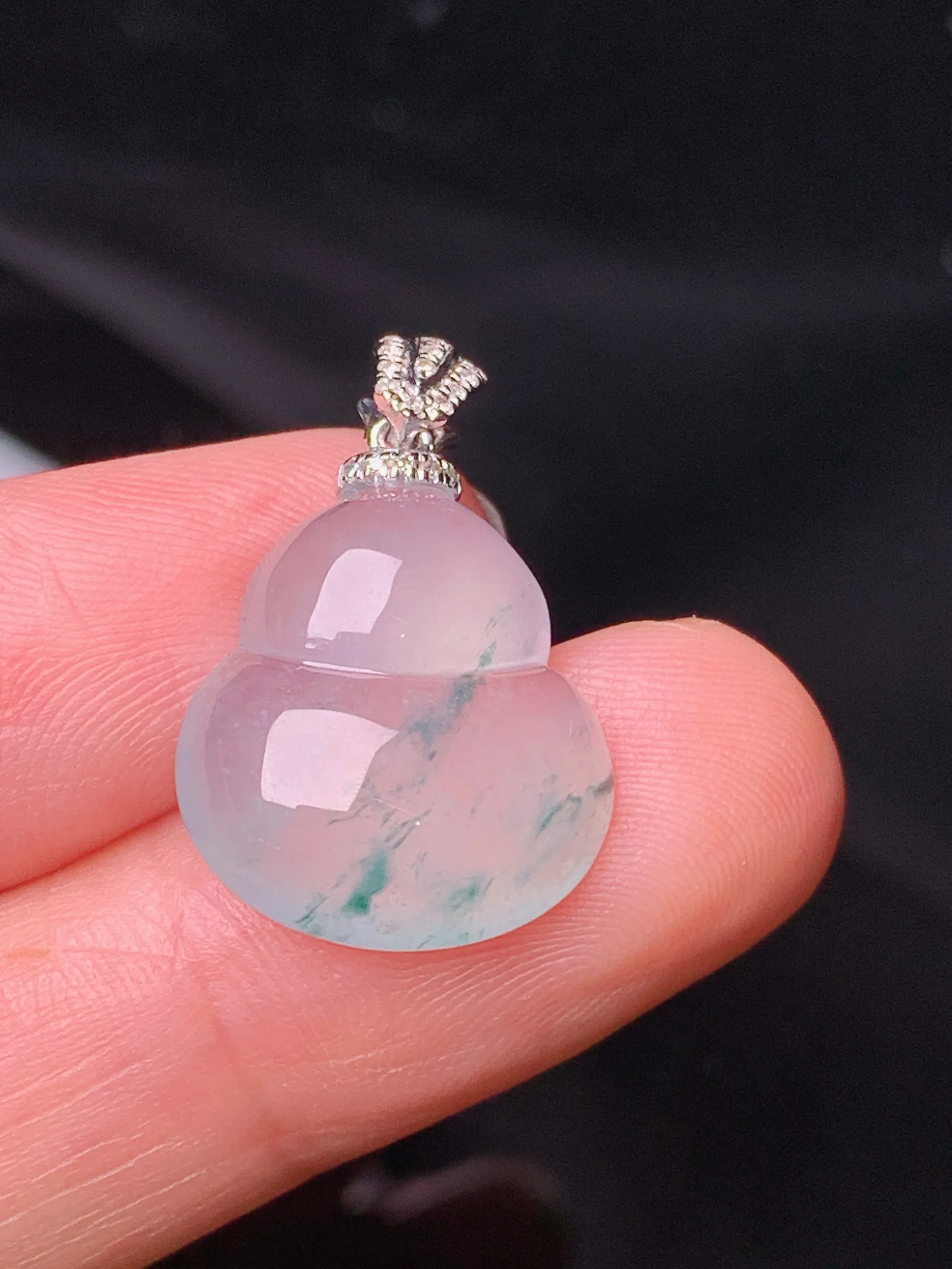 18k金钻镶嵌冰种葫芦吊坠 玉质细腻 色泽清新艳丽  整体尺寸23.3*15*4.7