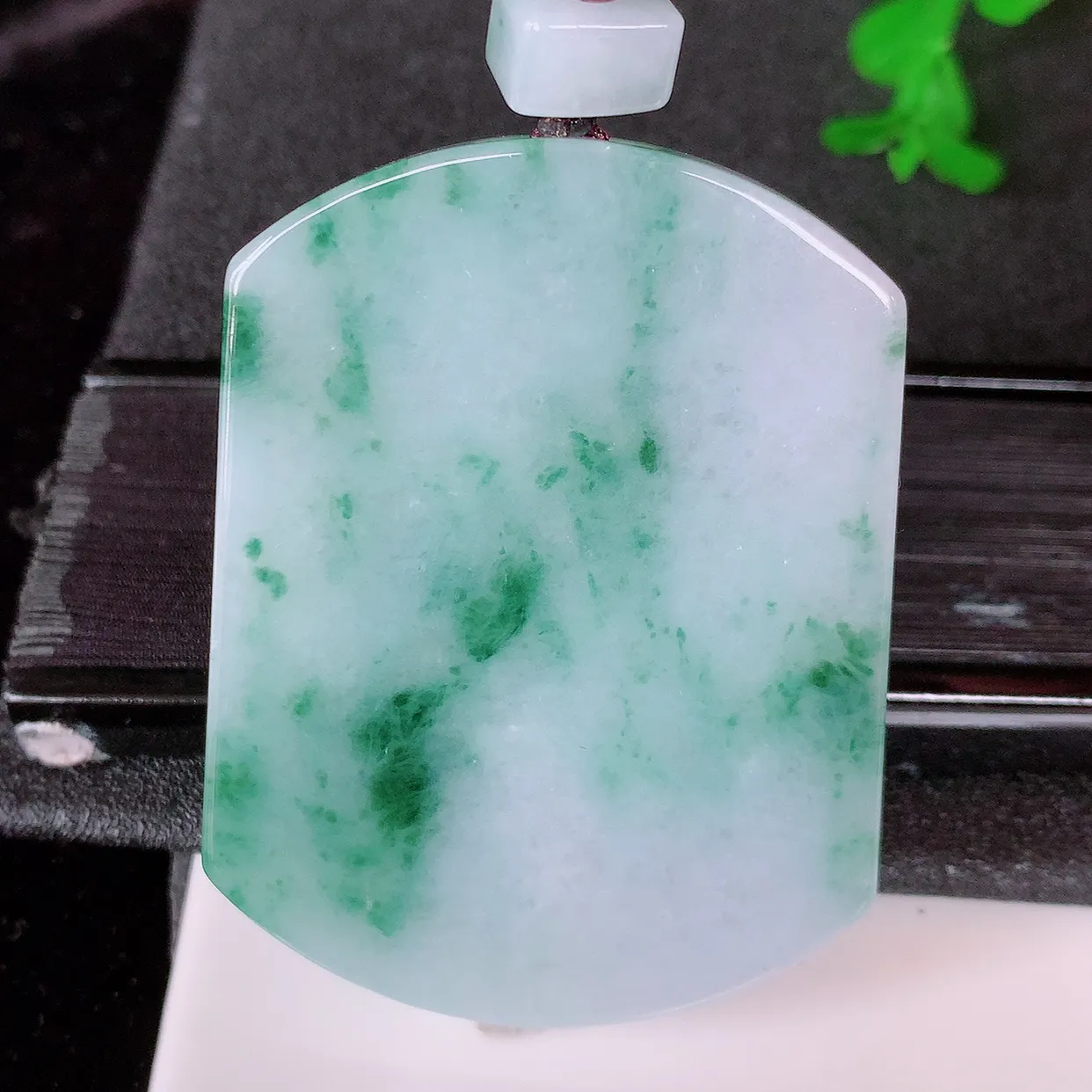 自然光实拍，冰润飘花翡翠平安无事牌吊坠，平平安安，无事牌翠色灵动，佩戴平安时尚！#46.29