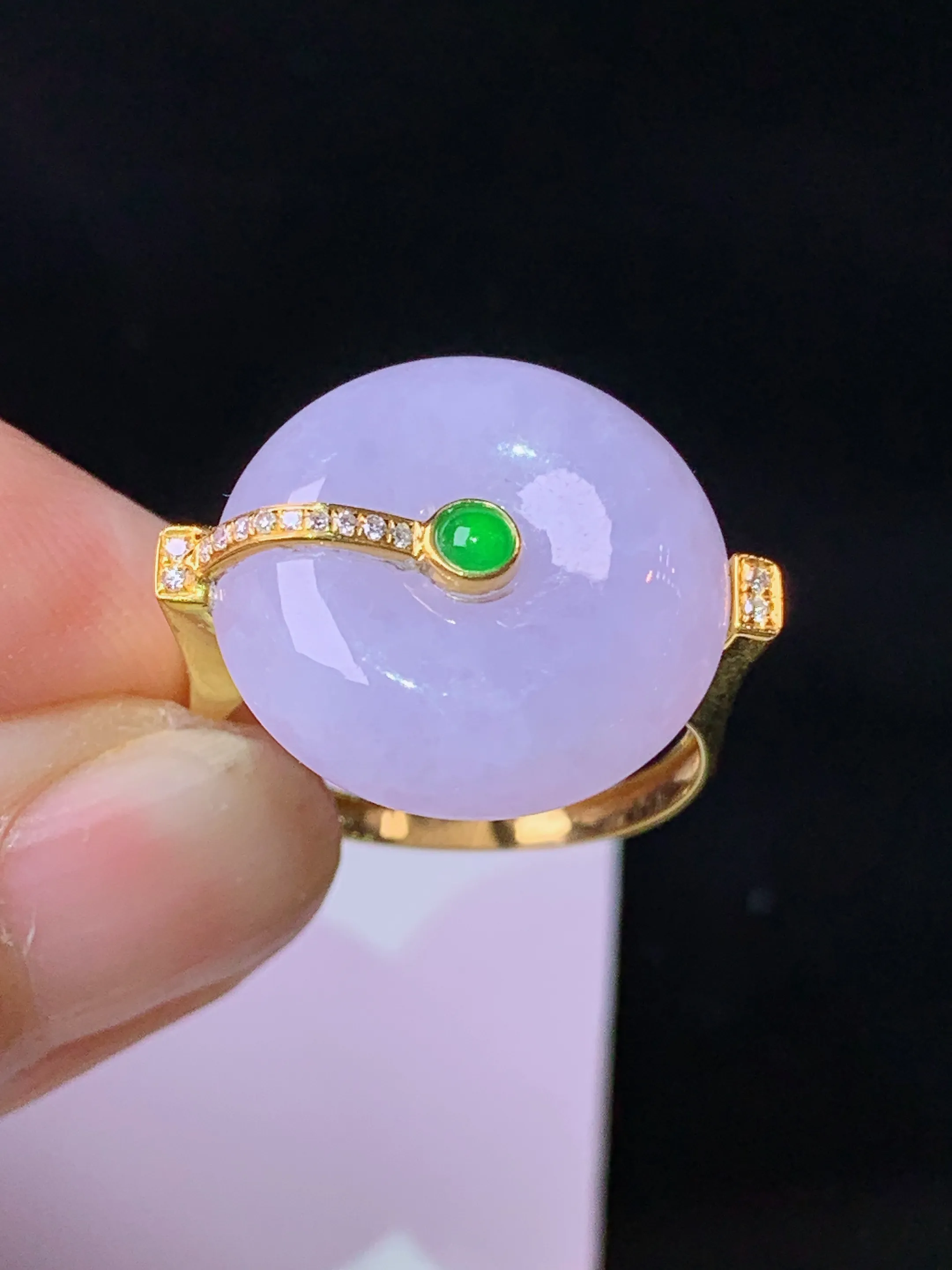 18k金钻镶嵌紫罗兰戒指 玉质细腻 色泽清新艳丽 圈口12.5 整体尺寸16.3*5.8