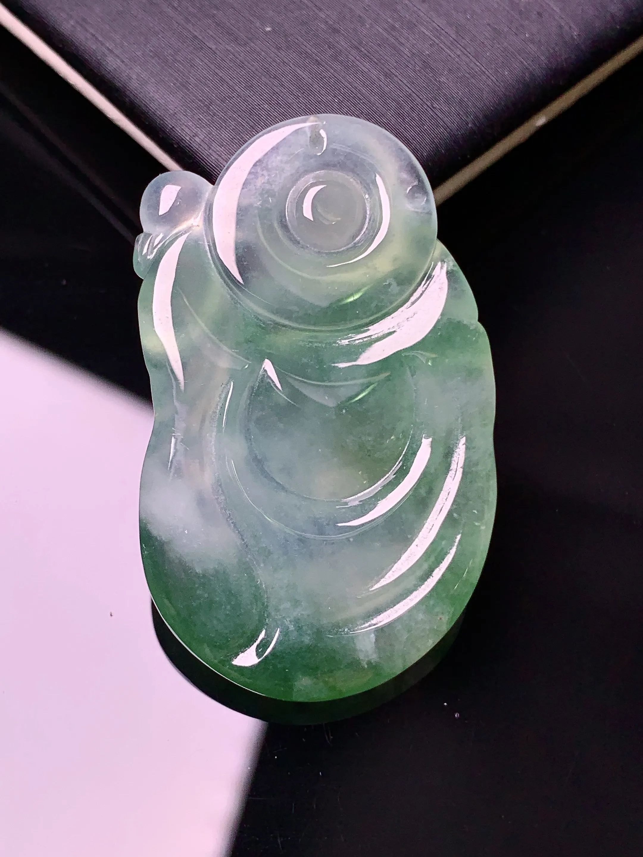 冰种佛公吊坠 玉质细腻 色泽清新艳丽  整体尺寸36.8*22.6*5.5