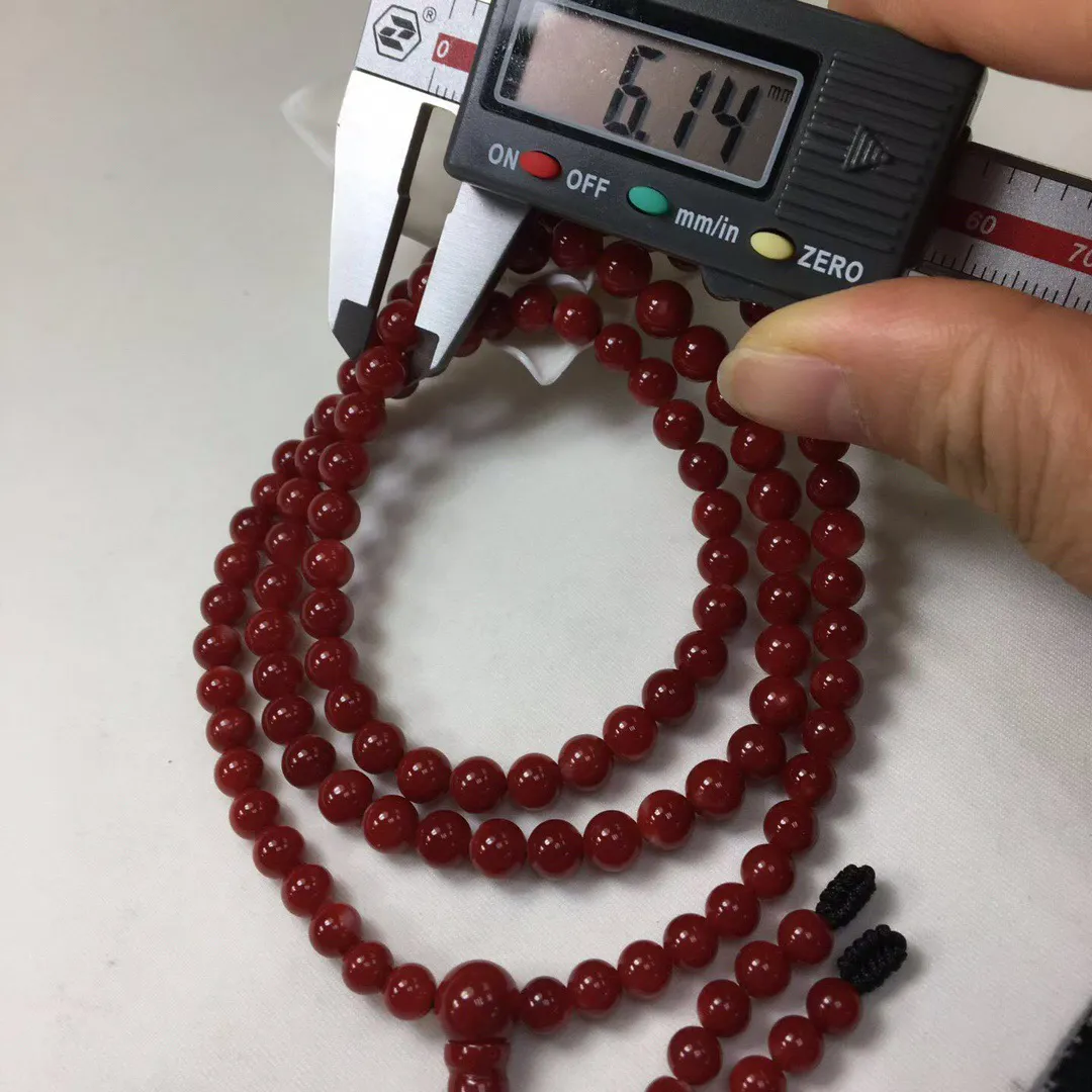 【天然日本阿卡赤血牛血红珊瑚6mm圆珠108粒佛珠链】项链手链两用款！日本产地，阿卡材料，赤血牛血红颜色，光泽柔润透亮，直径约6.14-5.46mm，重量32.51克，珊瑚本为佛教珍宝，来自深海千年生长，有生长纹，属于有机宝石，气场强大，稀少珍贵！每粒均为天然无添加无修补！少虫眼少白芯！收藏精品！传承宝贝！