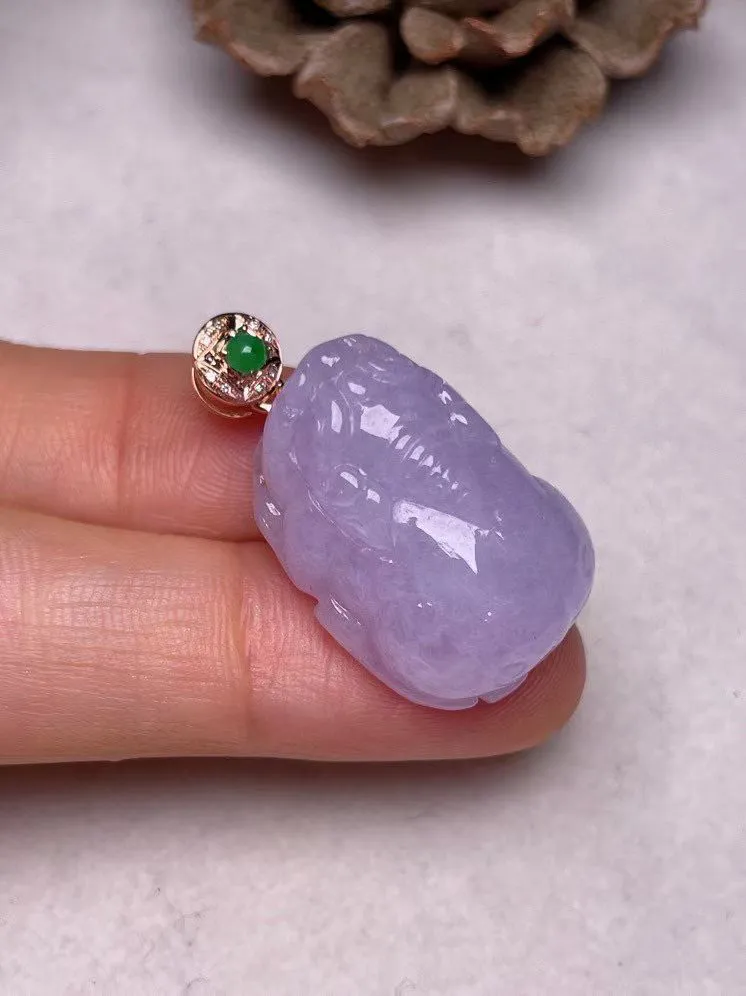 冰糯种紫罗兰貔貅吊坠、真金真钻镶嵌，种水好，玉质细腻 .裸石尺寸 22.9*16.5