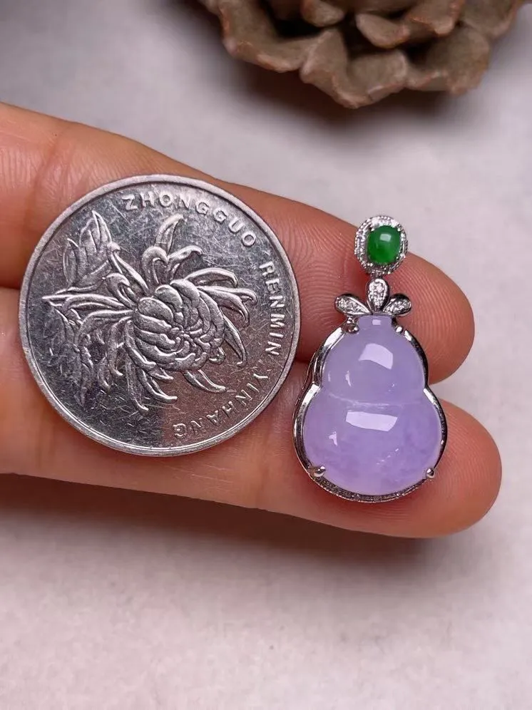 冰糯种紫罗兰葫芦吊坠、真金真钻镶嵌，种水好，玉质细腻 .裸石尺寸 16.0*12.6