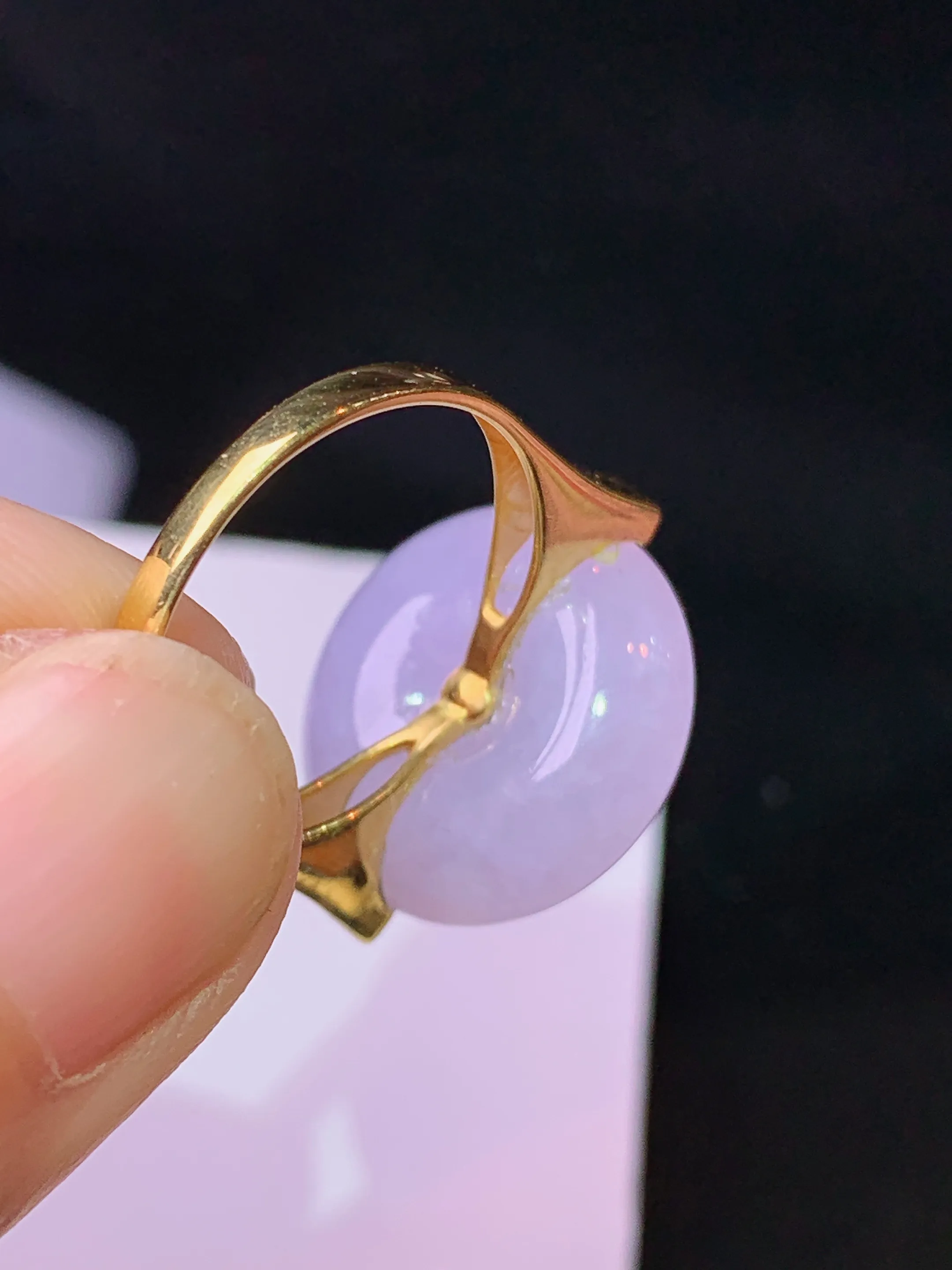 18k金钻镶嵌紫罗兰戒指 玉质细腻 色泽清新艳丽 圈口12.5 整体尺寸16.3*5.8