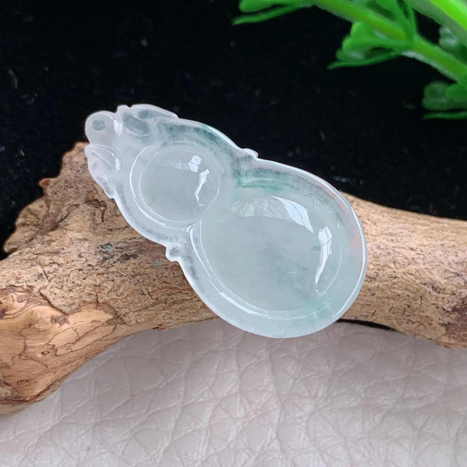 gp自然光26.6*14*6.2天然缅甸翡翠冰胶饱满飘花葫芦 玉葫芦玉吊坠