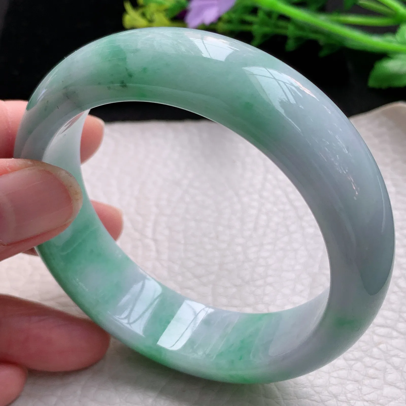yh自然光58.5*17.3*9轮胎镯 缅甸翡翠a货玉手镯飘绿厚装宽边玉手环
