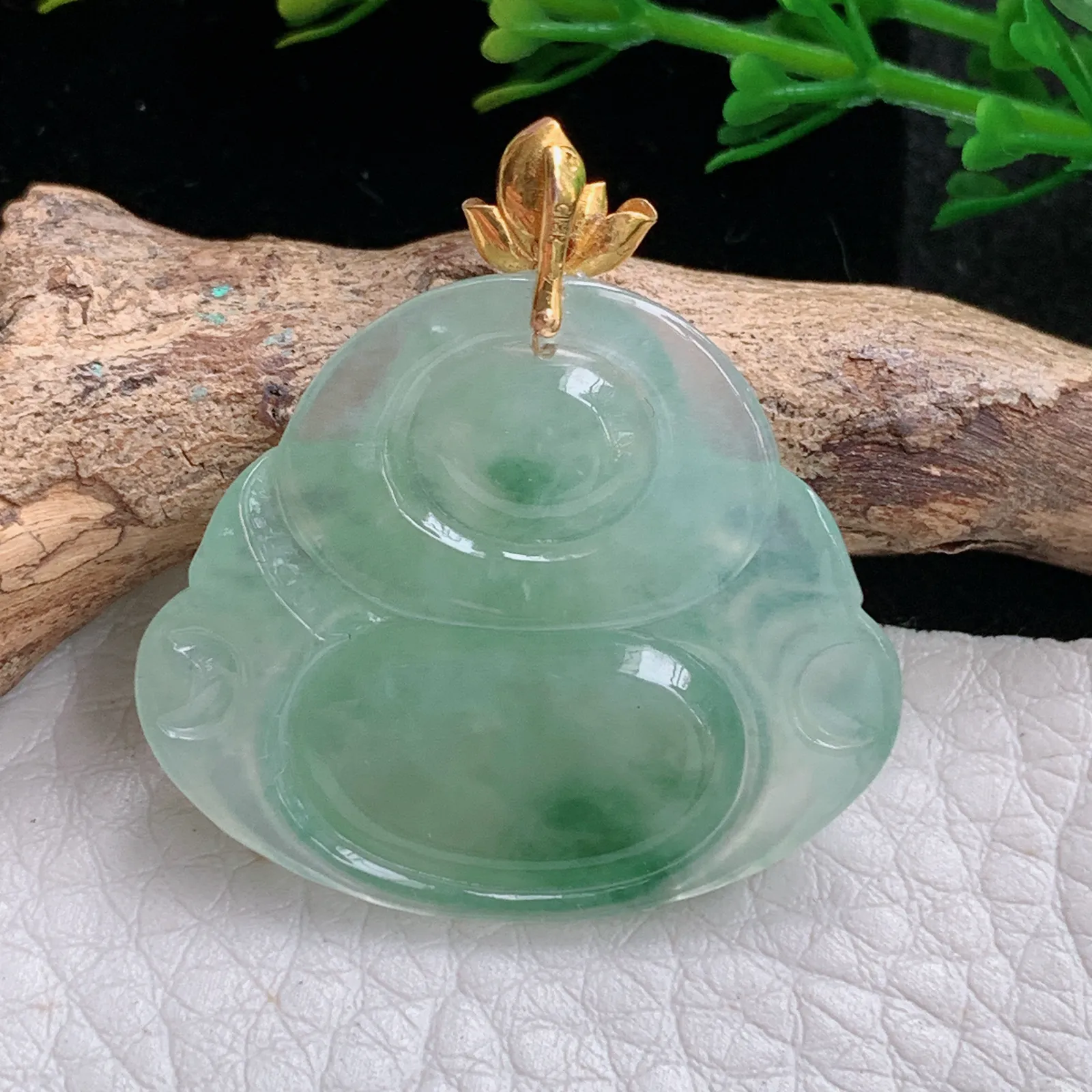 gp自然光32.8*31*5.5天然缅甸翡翠冰绿饱满佛公 弥勒佛玉吊坠