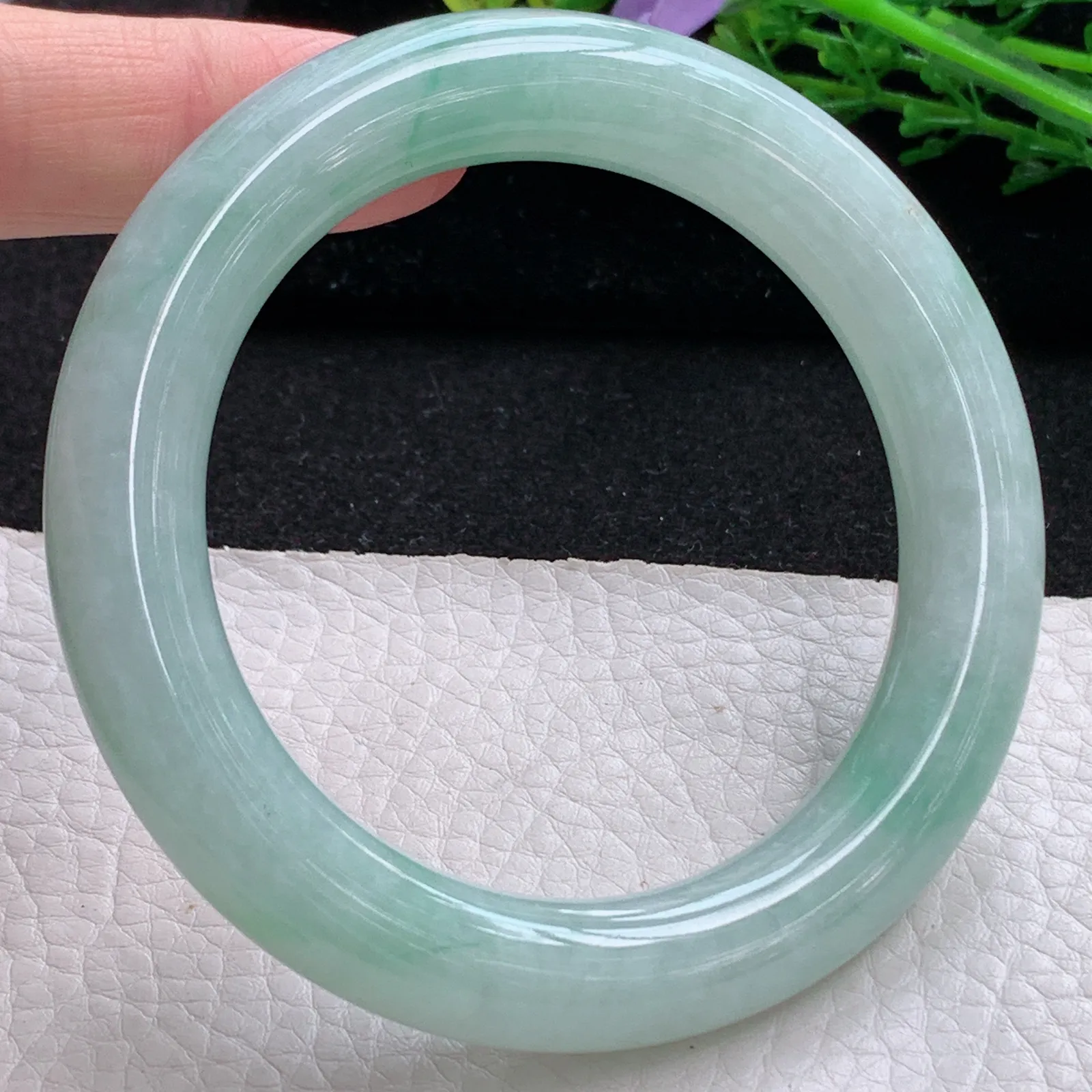 n自然光56.5*11.2*11.3胖圆镯 缅甸翡翠a货玉手镯清新圆条玉手环