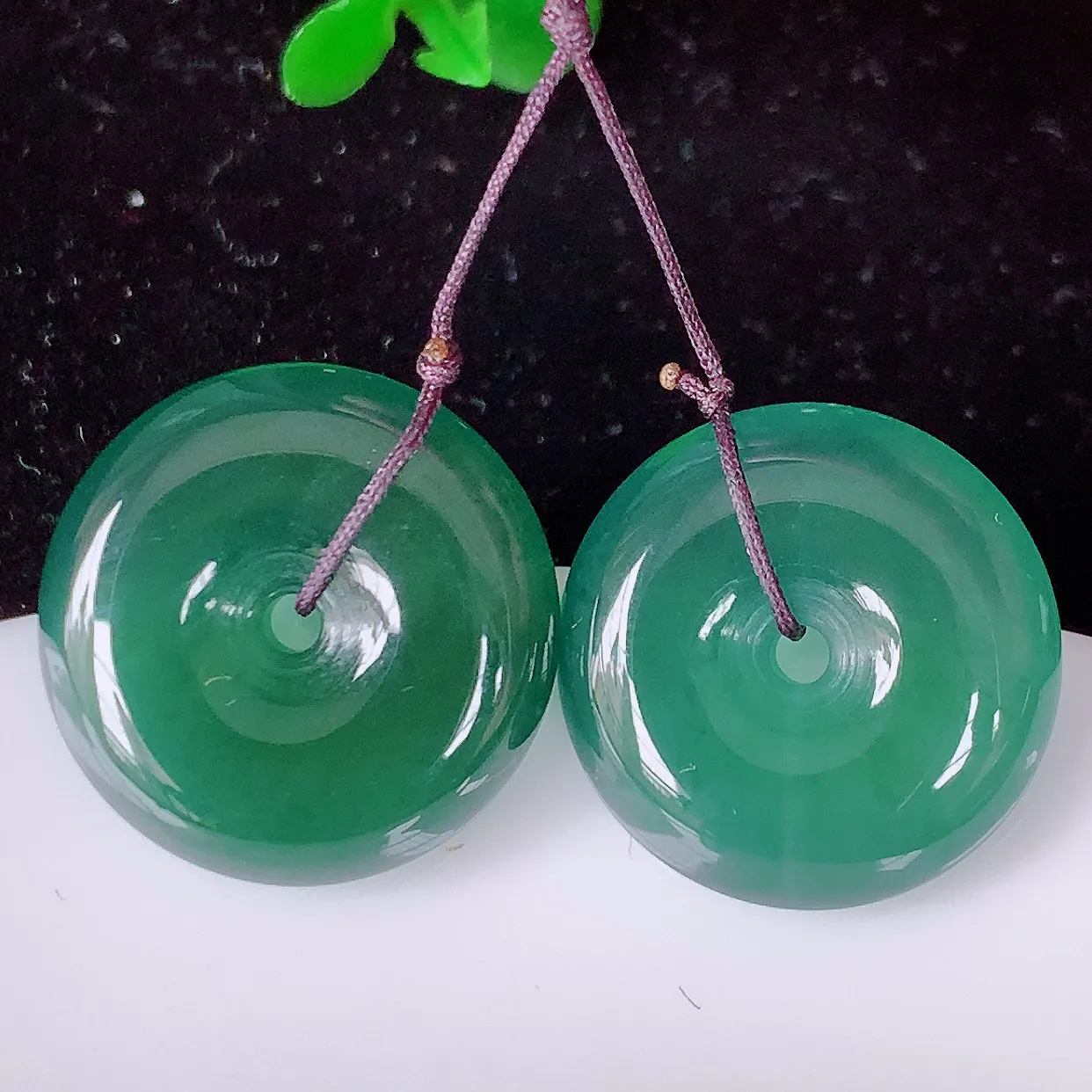 自然光实拍，冰种满色翡翠一对平安扣吊坠，品相佳，美感十足，寓意平平安安，平安扣佩戴精美时尚！#49.29