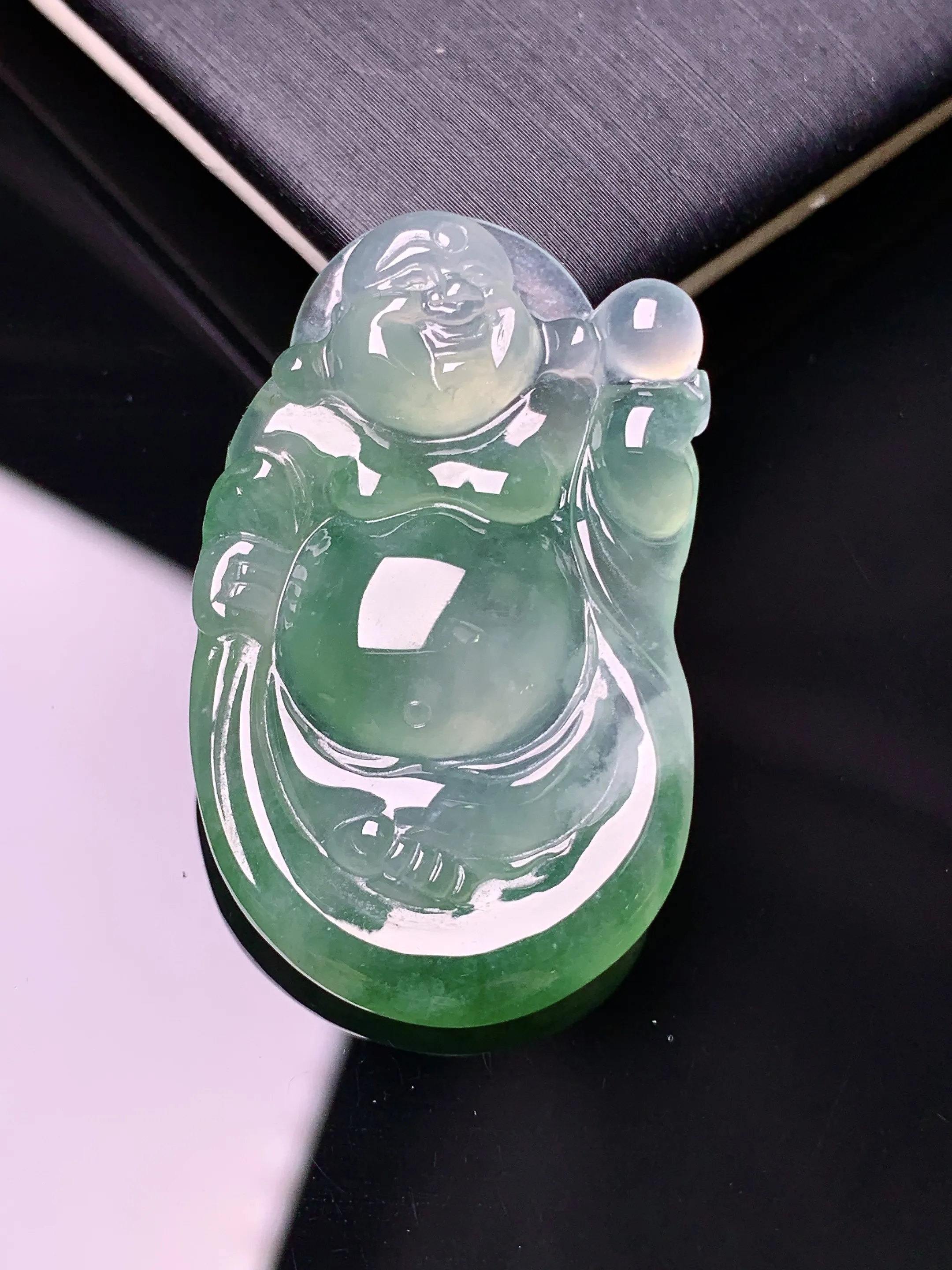 冰种佛公吊坠 玉质细腻 色泽清新艳丽  整体尺寸36.8*22.6*5.5