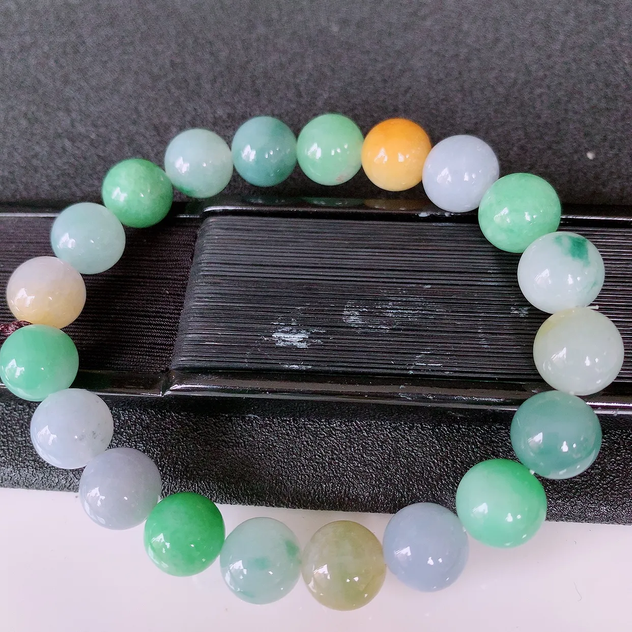 自然光实拍，冰润多宝翡翠手链，多彩翡翠手串，颜色丰富，料子细腻，高档大气，自戴送礼佳品！#46.29取一尺寸9.8mm