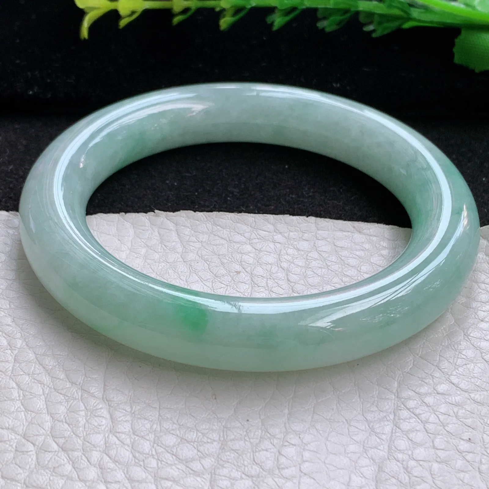 n自然光56.5*11.2*11.3胖圆镯 缅甸翡翠a货玉手镯清新圆条玉手环