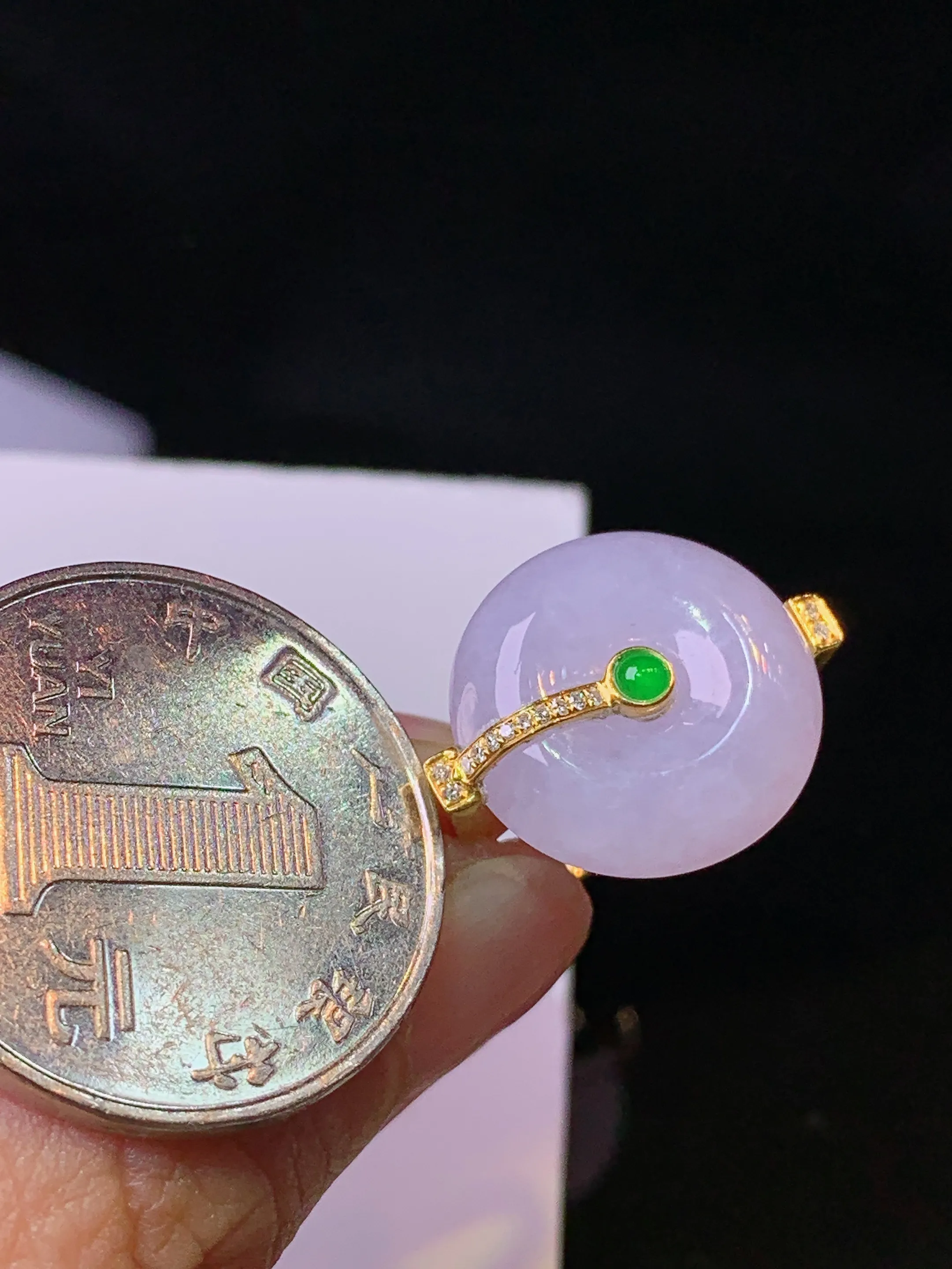 18k金钻镶嵌紫罗兰戒指 玉质细腻 色泽清新艳丽 圈口12.5 整体尺寸16.3*5.8