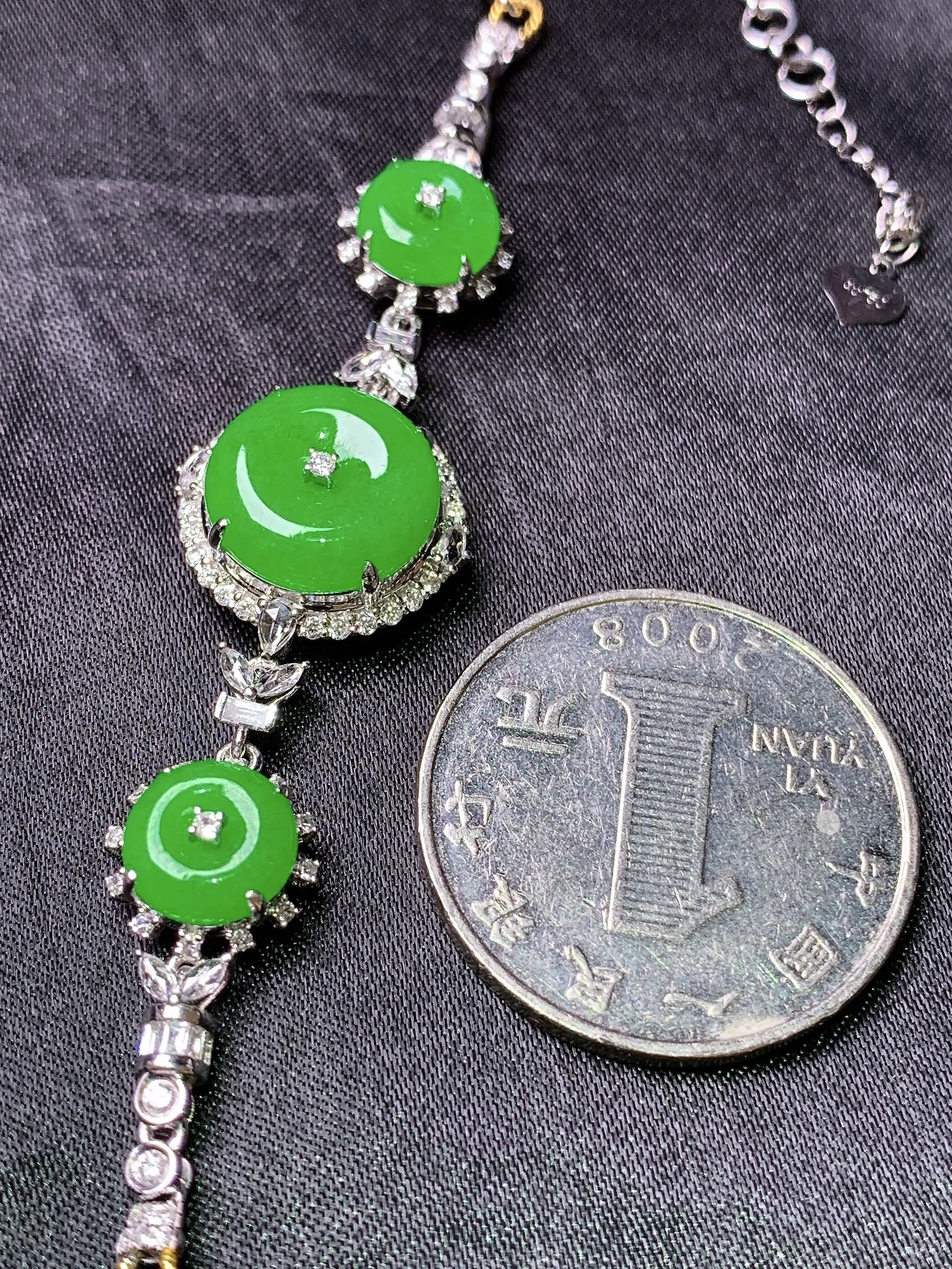 18k金钻镶嵌满绿平安扣手链 玉质细腻 色泽清新艳丽 裸石尺寸12*3