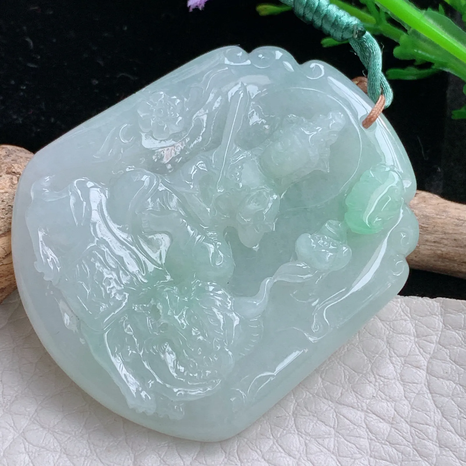 bg自然光50*41.5*6天然缅甸翡翠飘阳绿文殊菩萨玉吊坠 毛衣坠