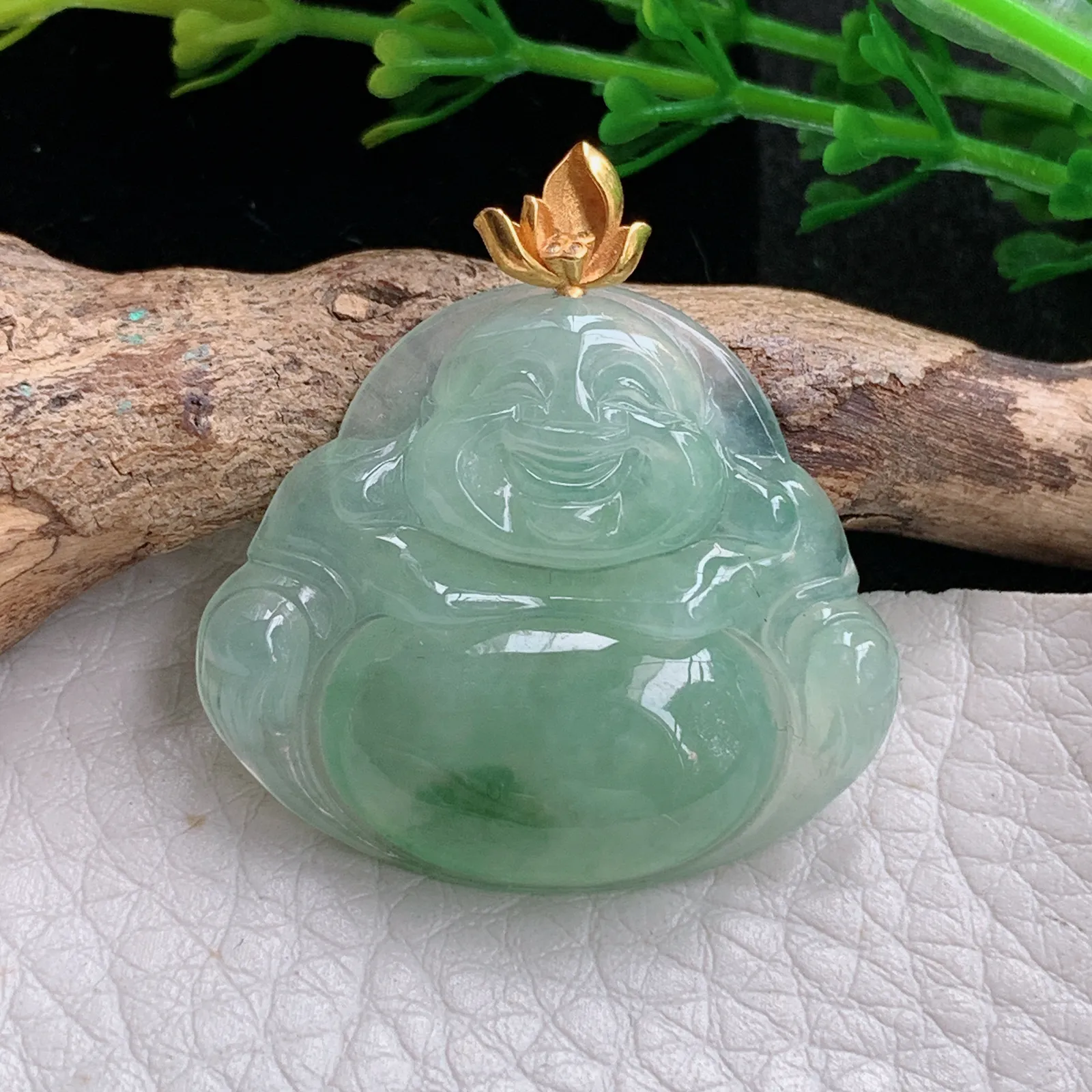 gp自然光32.8*31*5.5天然缅甸翡翠冰绿饱满佛公 弥勒佛玉吊坠