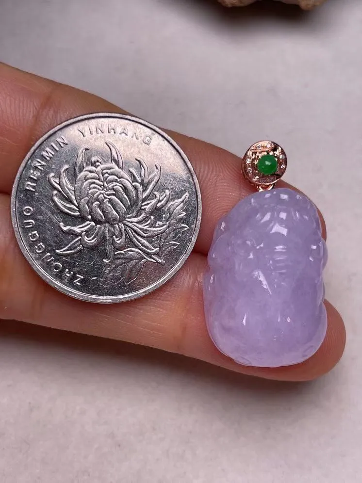 冰糯种紫罗兰貔貅吊坠、真金真钻镶嵌，种水好，玉质细腻 .裸石尺寸 22.9*16.5