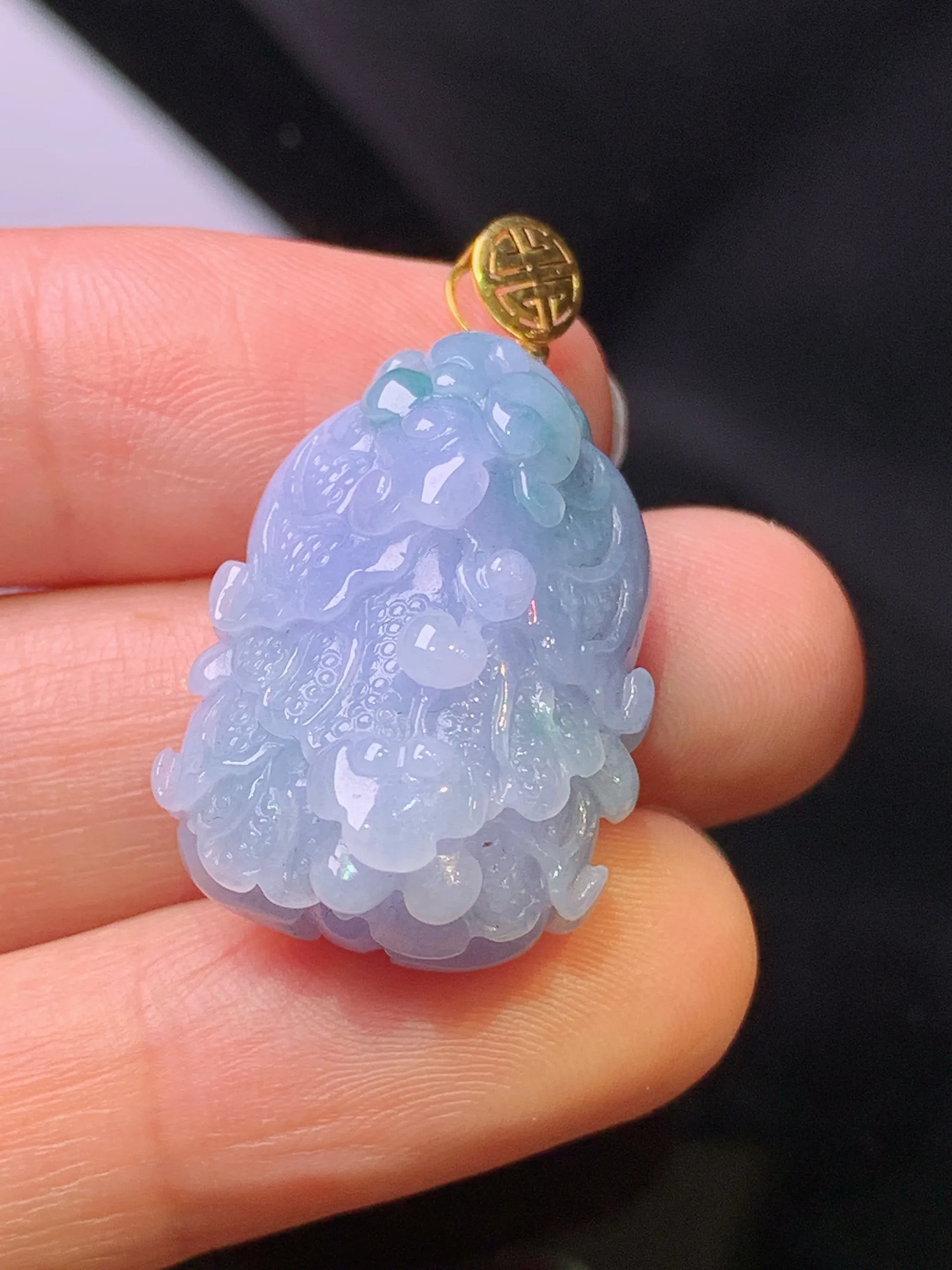 18k金镶嵌紫罗兰白菜吊坠 玉质细腻 色泽清新艳丽  整体尺寸32.5*17.6*12.5